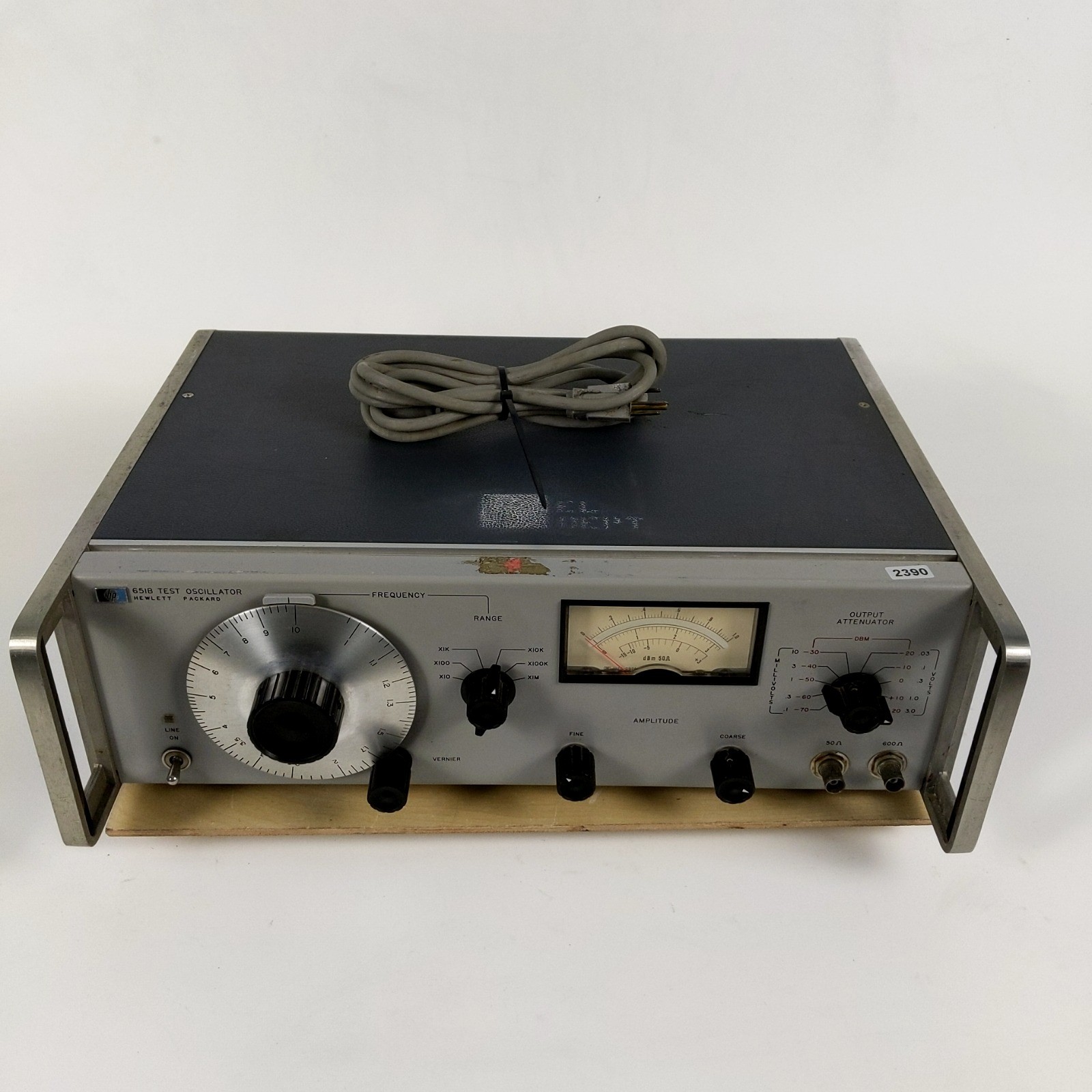 HP Hewlett Packard 651B Test Oscillator Signal Generator Powers On