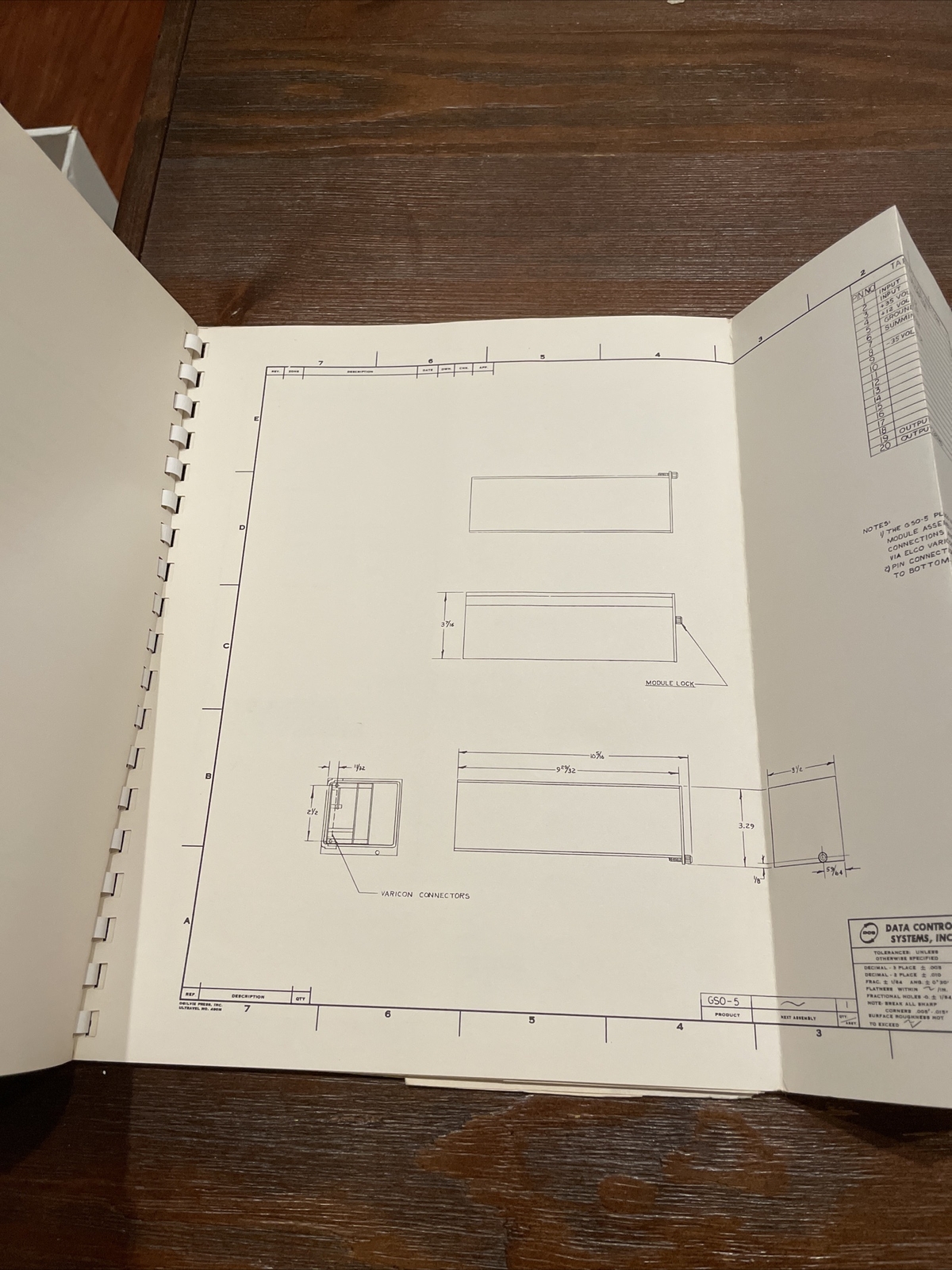 Data Control GSO-5 Switchable Voltage Controlled Oscillator Instruction Manual