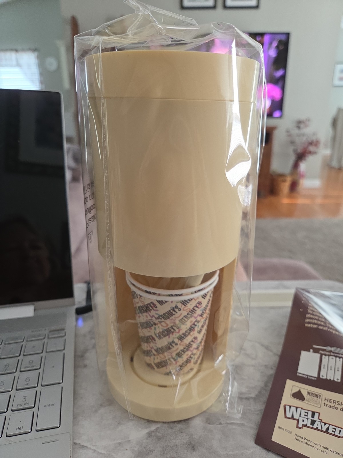 Hershey's Chocolate Drink Maker with 2 Cups - New open box
