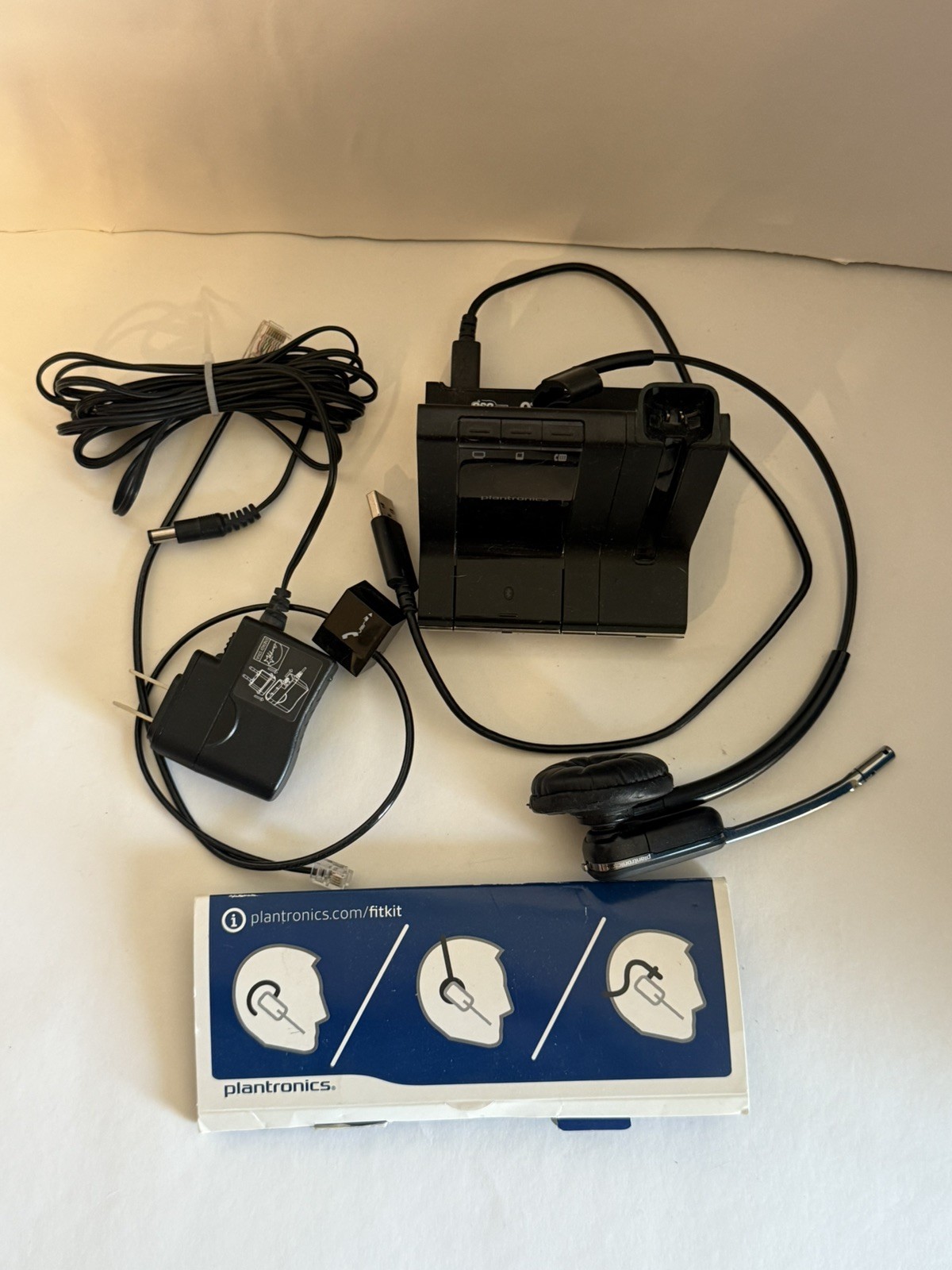 Plantronics WO2 Wireless Headset Base, Over The Head Ear & Mic, Charger