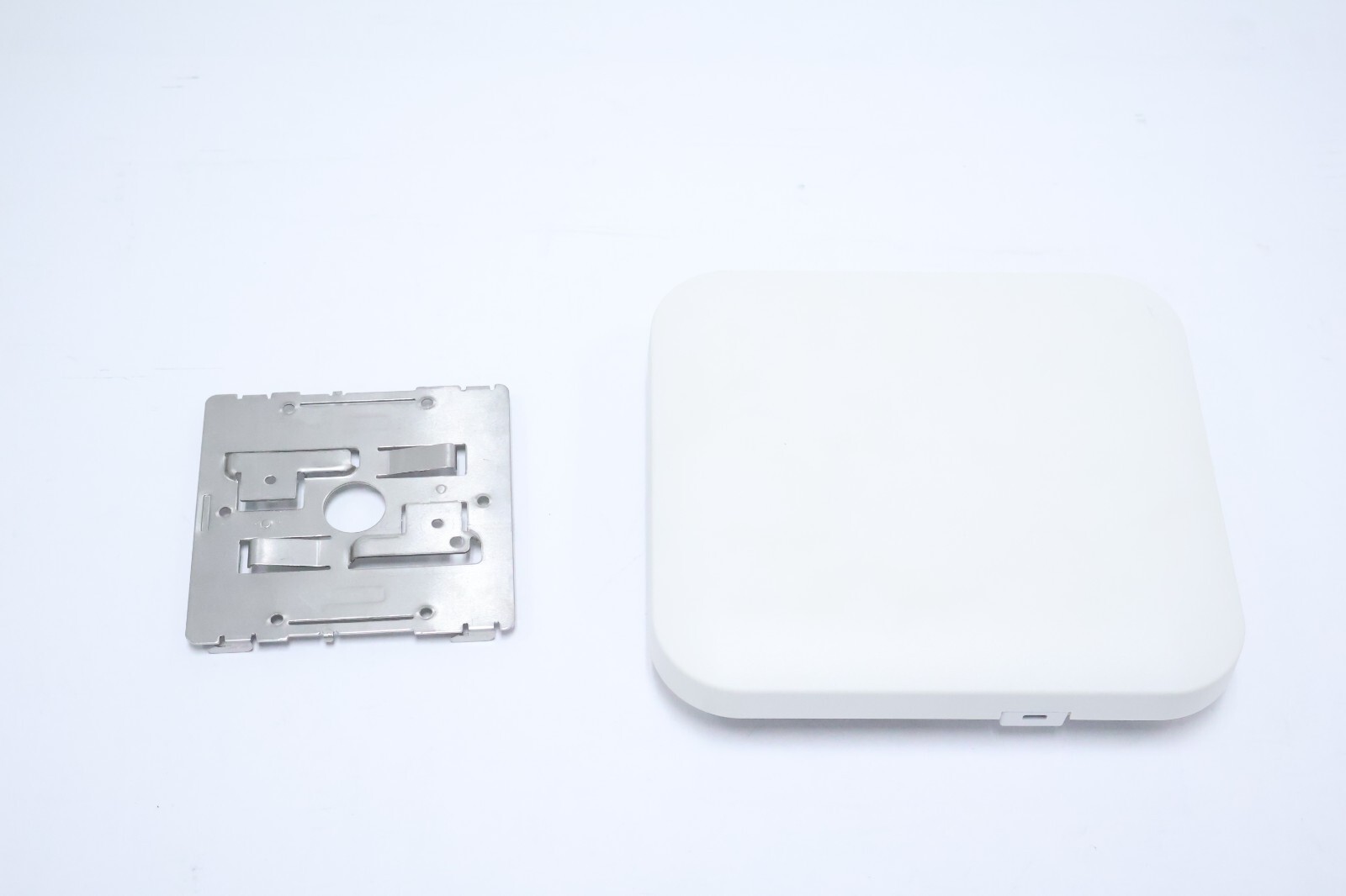 EXTREME NETWORKS AP-7522-67030-US AP-7522 INDOOR ACCESS POINT