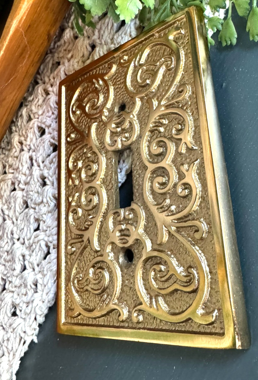 Antique -Gold Metal Single Toggle Light Switch Plate Wall Cover Decorator Scroll