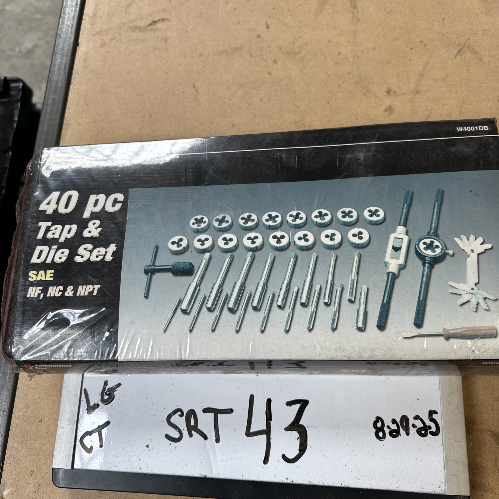 Performance Tool SAE Tap & Die Set W4001DB  NF NC NPT