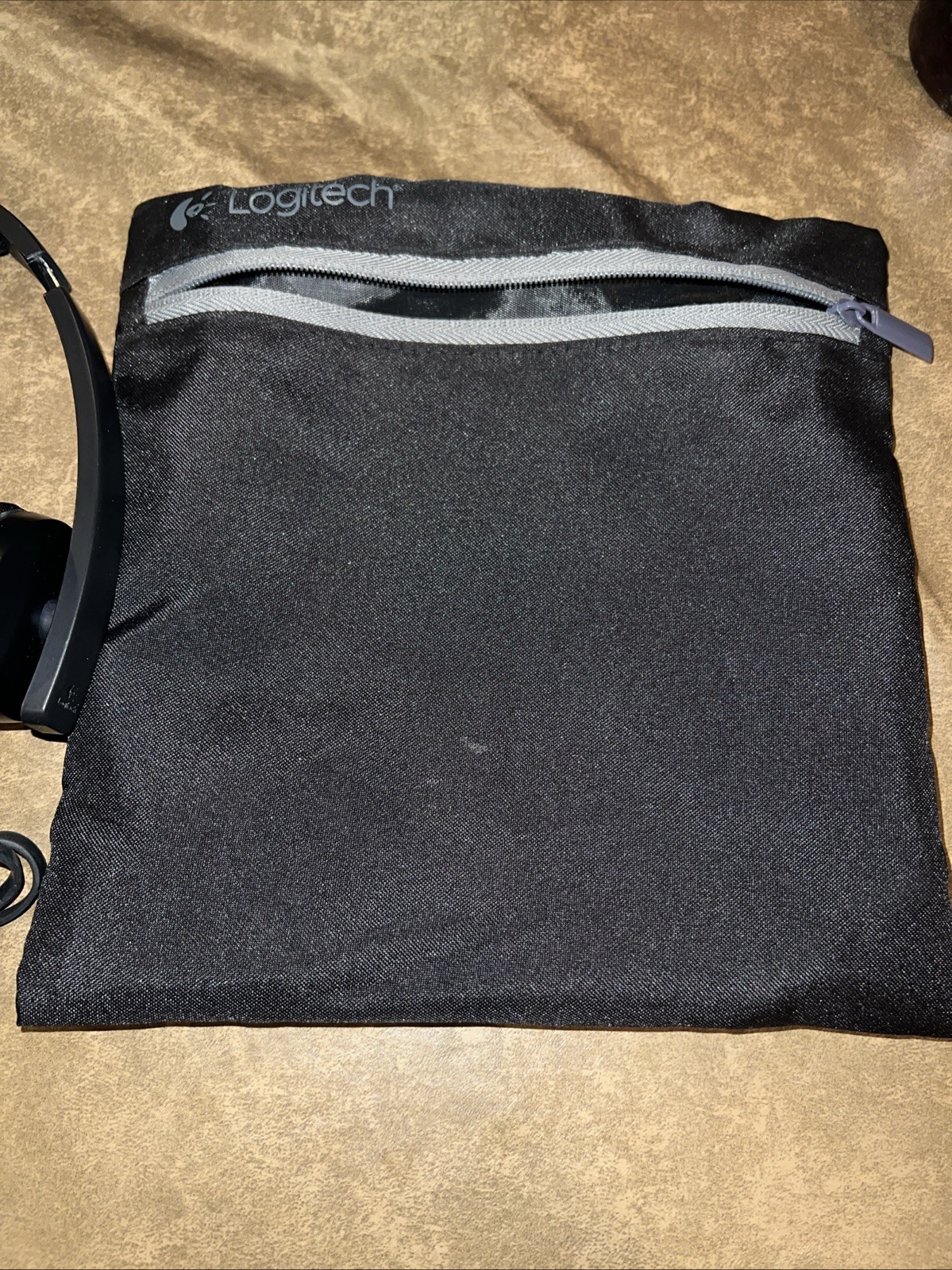 2M Logitech A-00057 USB Headset with Microphone Storage Bag - Tested and Working