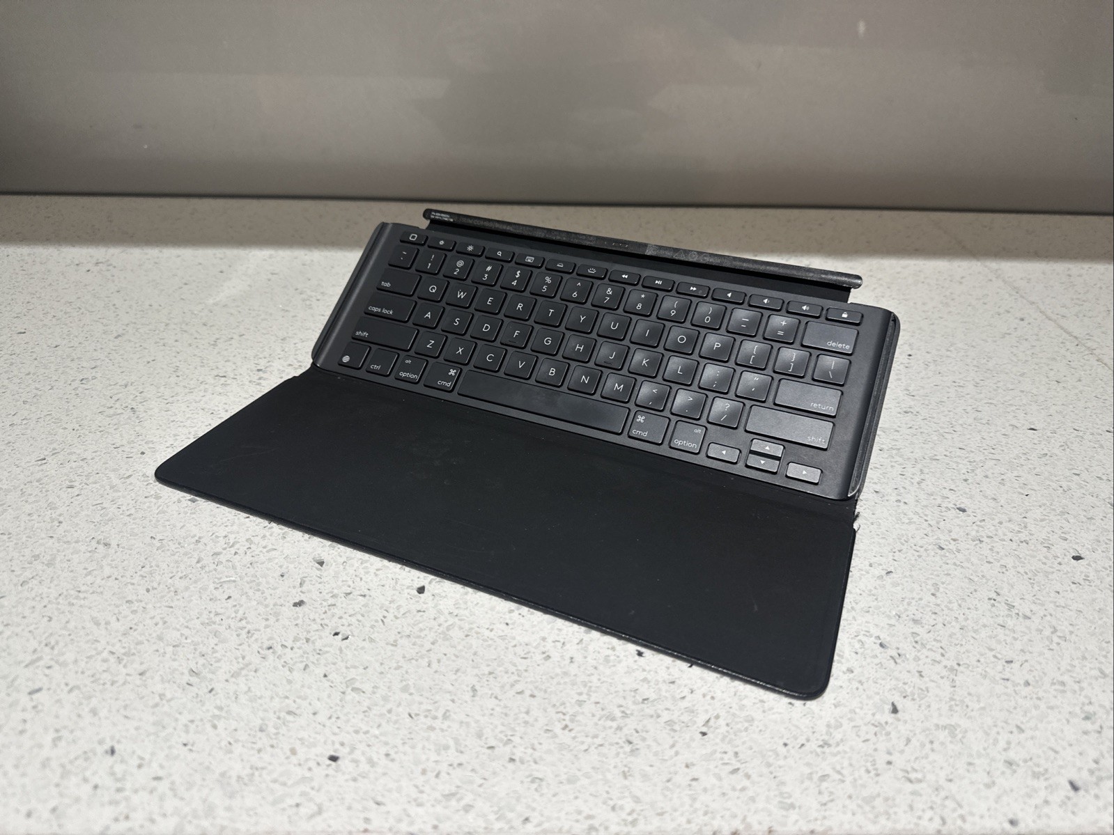 Logitech YB0010, 12.9” IPAD Pro 1st/2nd Gen Detachable Keyboard Only, Backlight