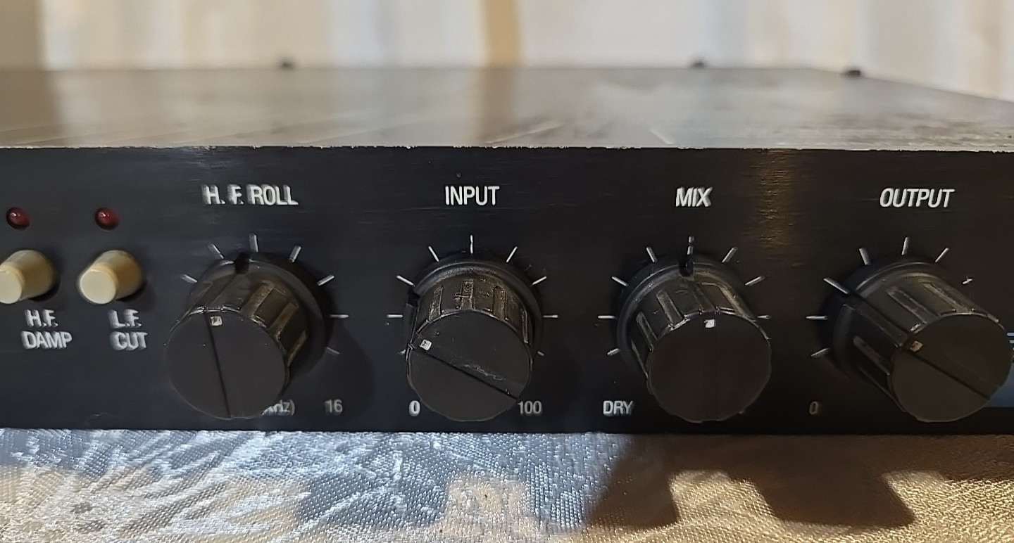 Alesis XT:c Digital Reverb Effects Processor FX Rack