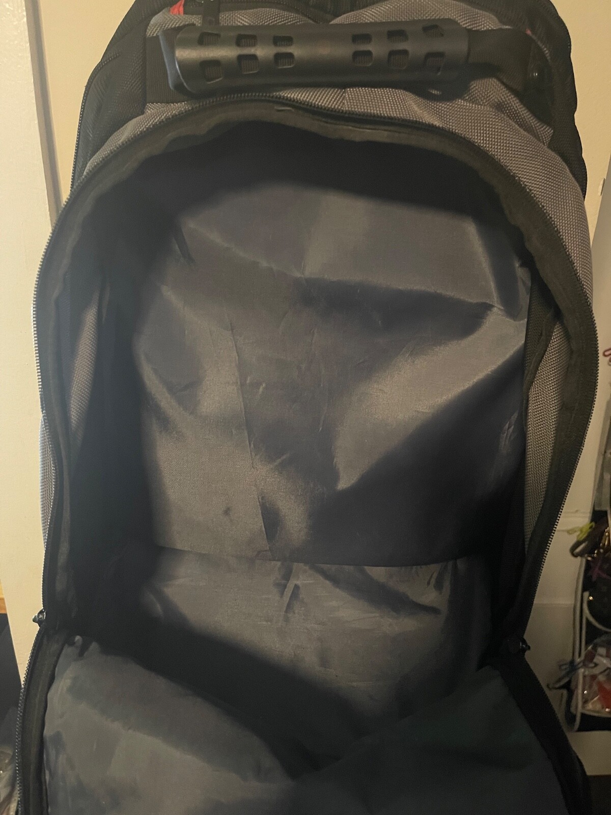 Swiss Gear Backpack Padded 3 Lg Double Zippered Pockets w/Hooks Sturdy Handle