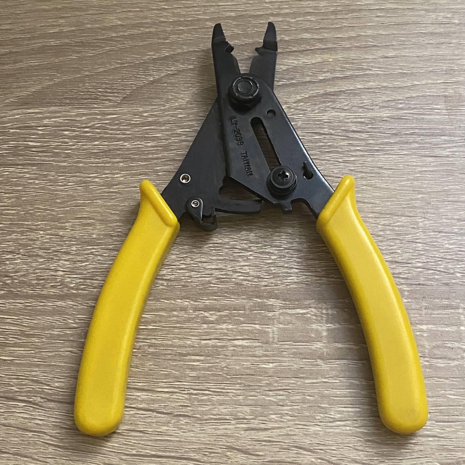 Slim Nose Wire Stripper
