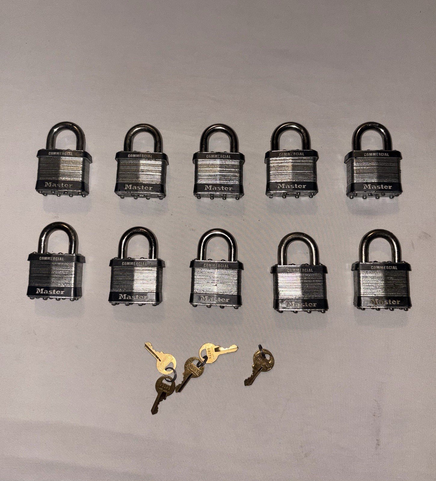 Master Lock Commercial 25 Lots of 10 Keyed Alike Padlocks Silver/Black