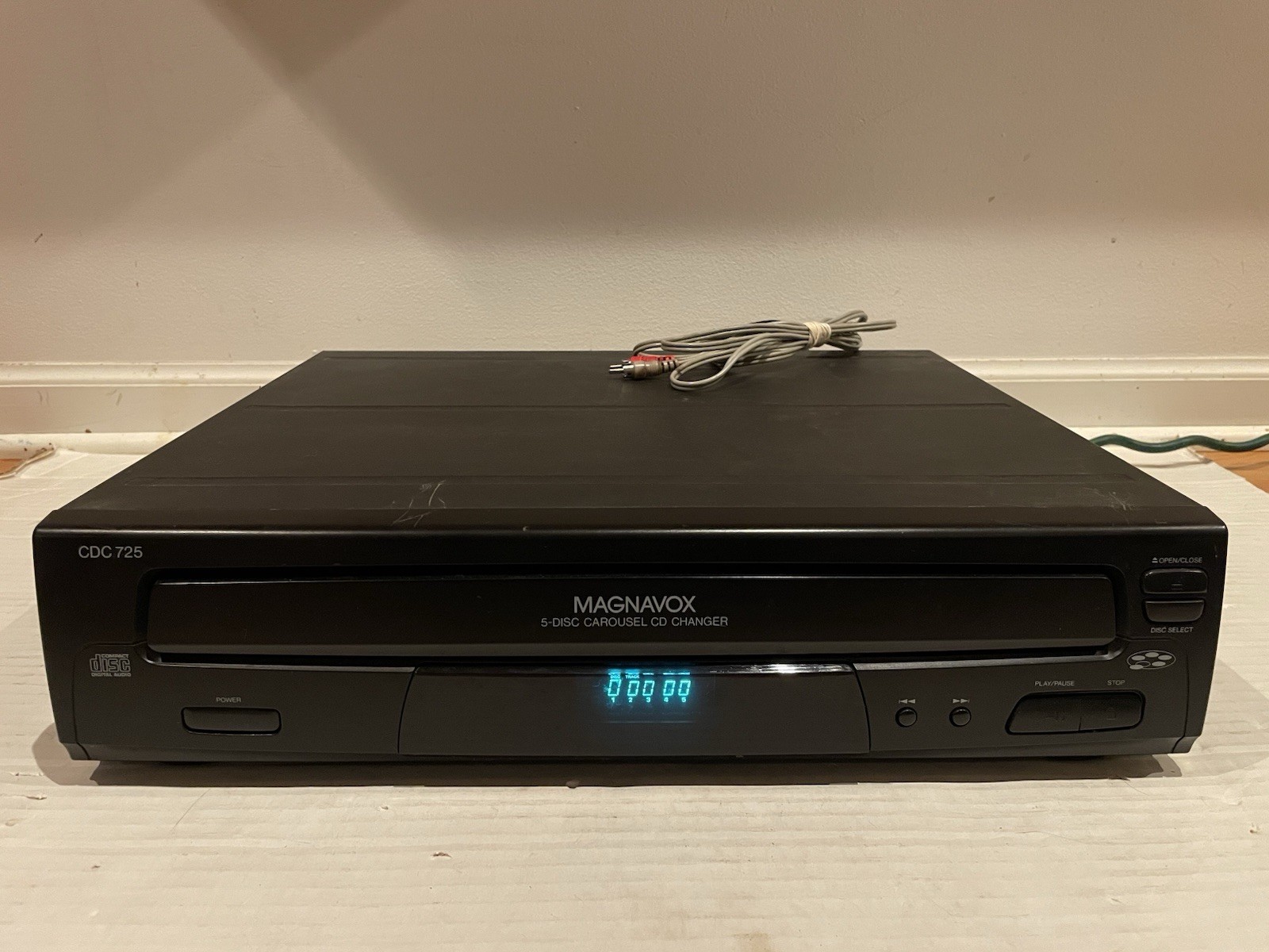 Magnavox CDC 725 Compact Disc 5 CD Carousel CD Player Changer with Cables Tested