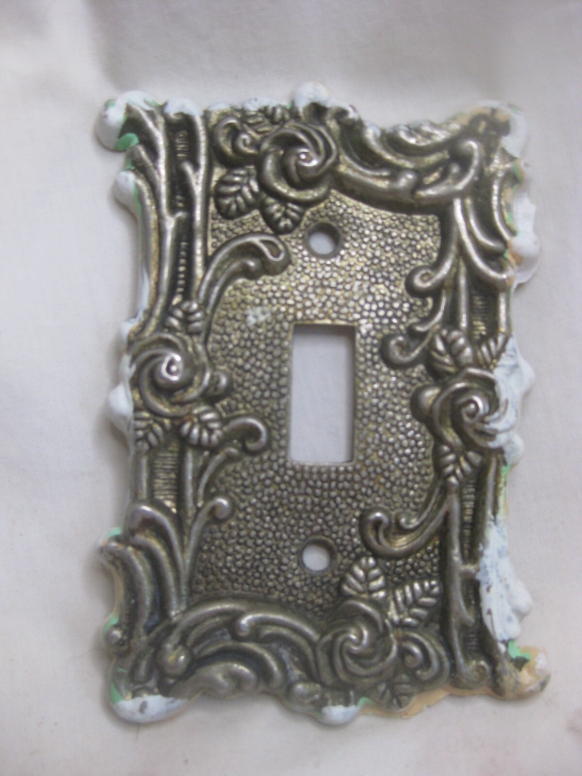 vintage AMERICAN TACK & HDWE 1967 #60T flower detail light switch cover plate