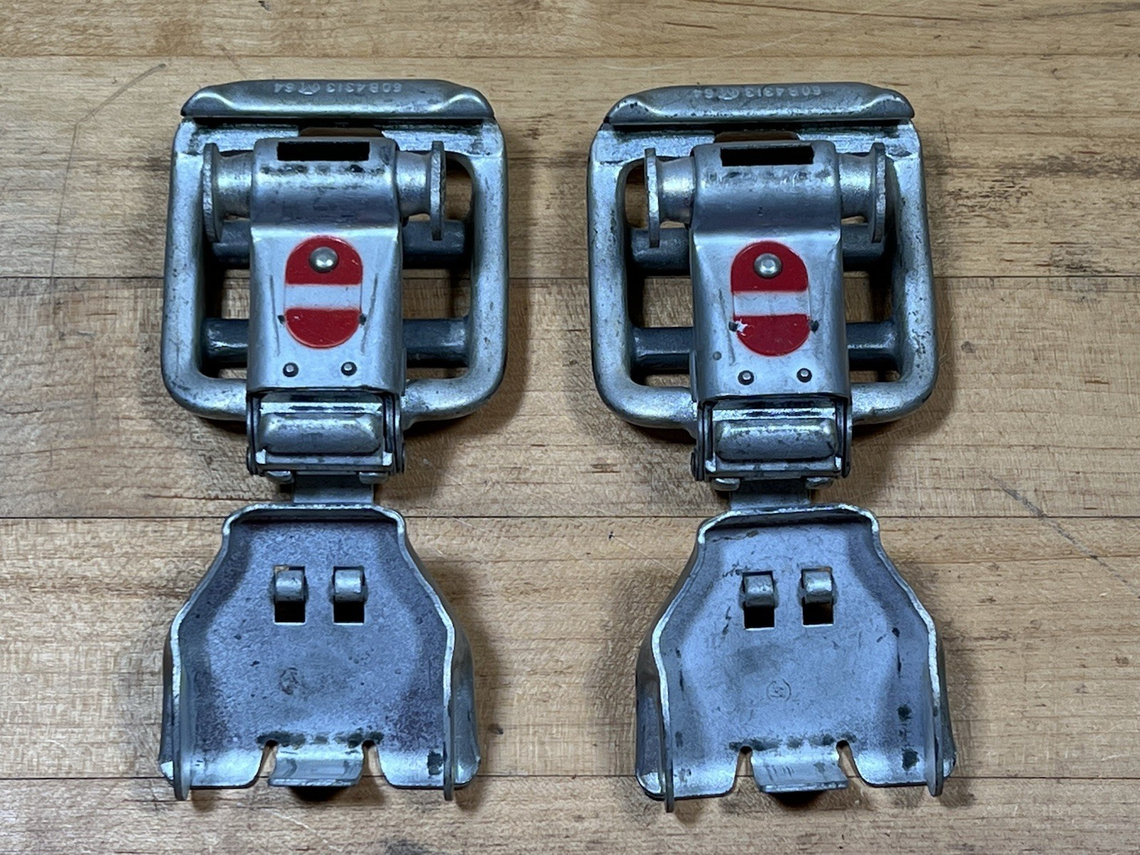 VINTAGE 1964 USAF CAPEWELL PARACHUTE HARNESS RISER QUICK RELEASE FITTING BUCKLES