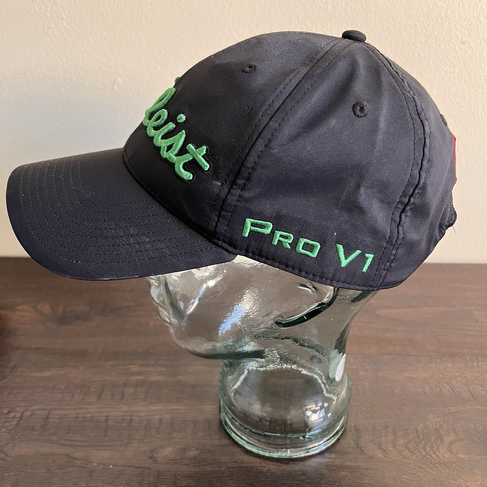 Titleist Pro V1 Golf Hat Black Embroidered Stretch Adjustable Cap