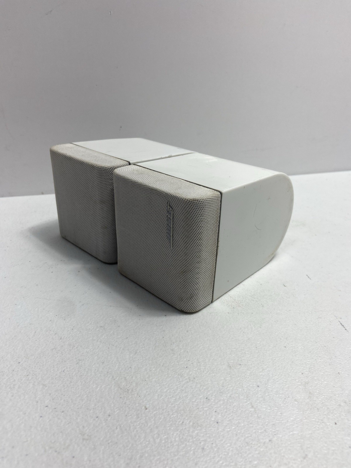 Bose Single Cube Surround Speakers Lifestyle Acoustimass White