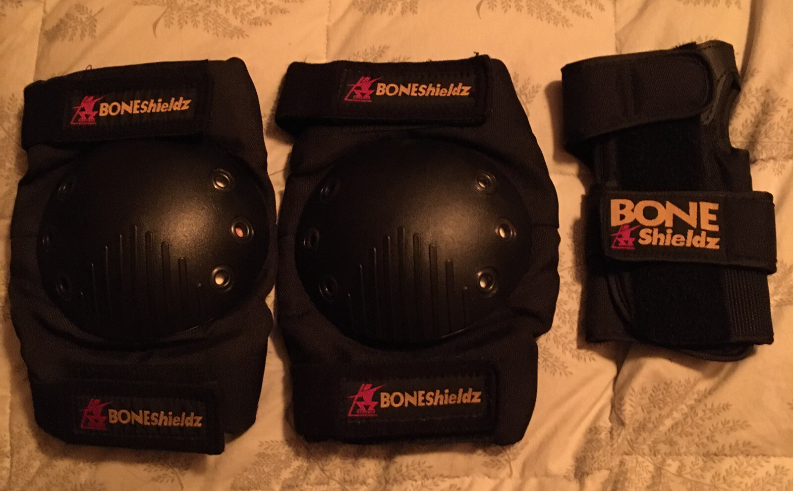 Bone Shieldz Knee/Wrist Pads GSX Shock System 2 Medium knee 1 Medium left wrist