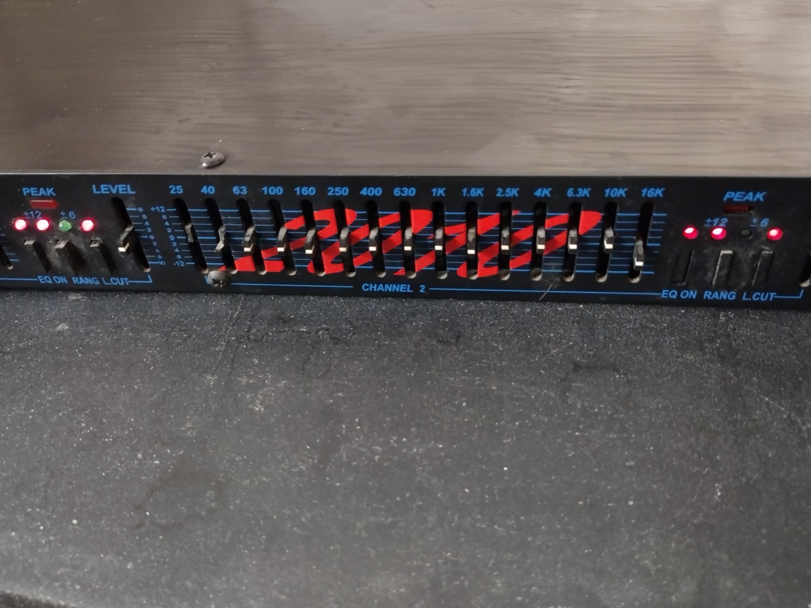 GLi GQ2010 Dual 15 Graphic Equalizer