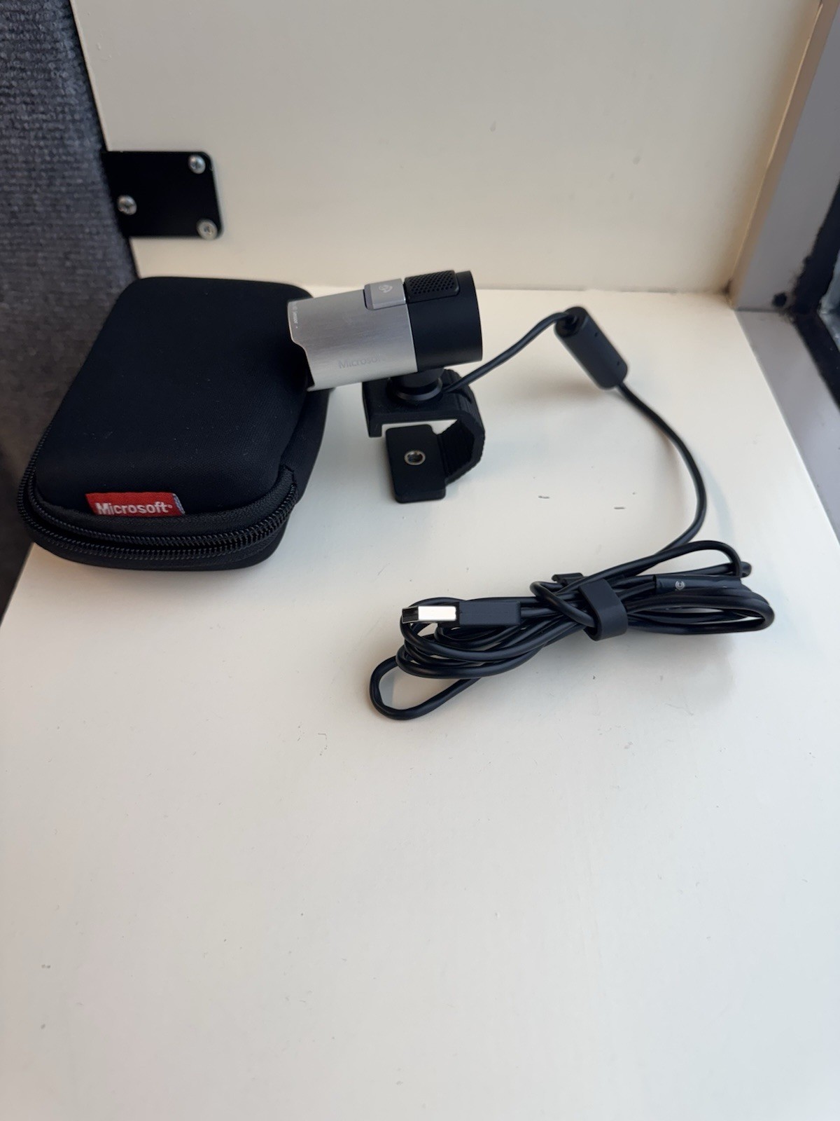 Microsoft LifeCam Webcam. Black With Built In Microphone, USB Connection.