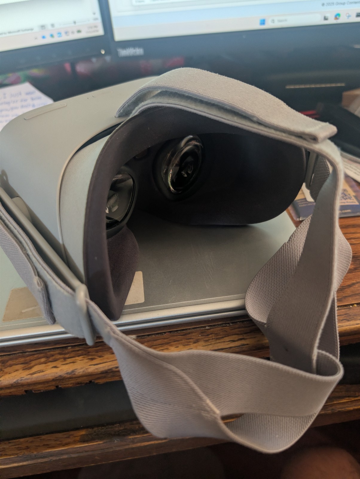 Oculus Go Standalone Virtual Reality Headset Only 32GB great condition