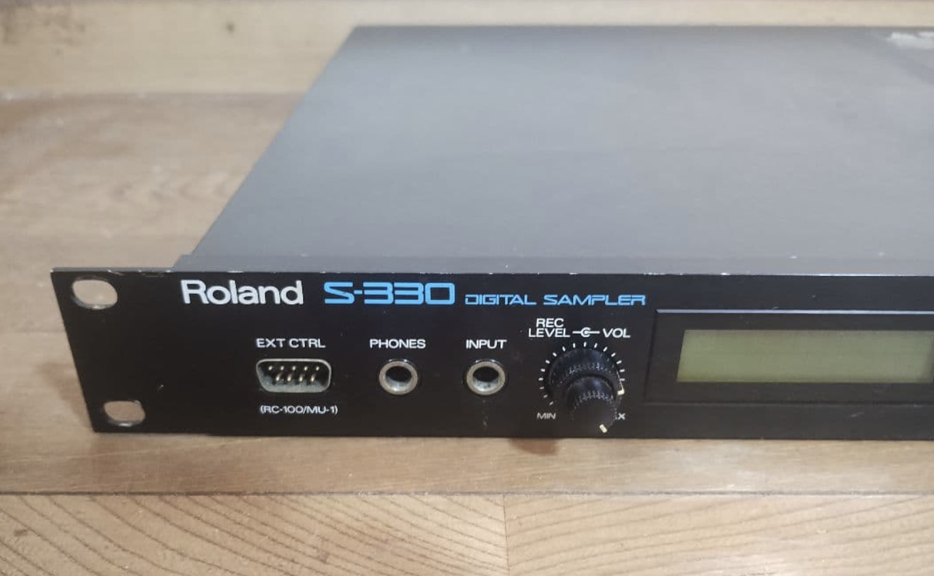 Roland S-330 Digital Sampler Rack Mount Vintage Sampler Tested Working
