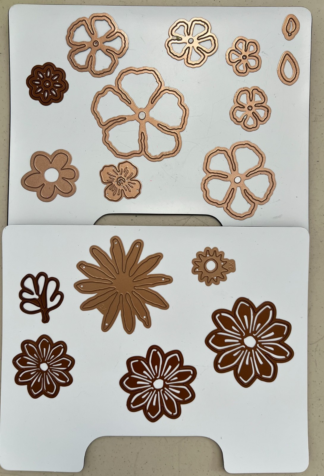 LOT 17 flower/leaf cutting dies w/magnetic sheets flowers bouquet