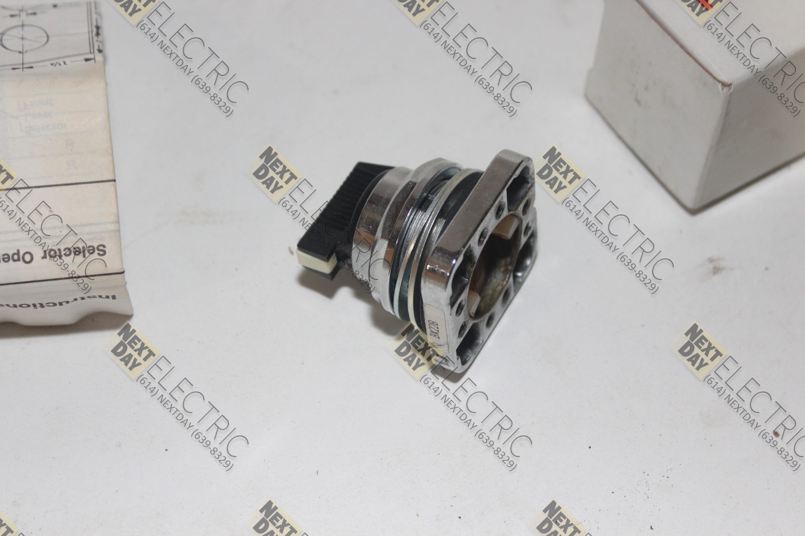 Furnas, 52SA2CCB, Selector Switch Oil Tight Button Spring Return Siemens ITE