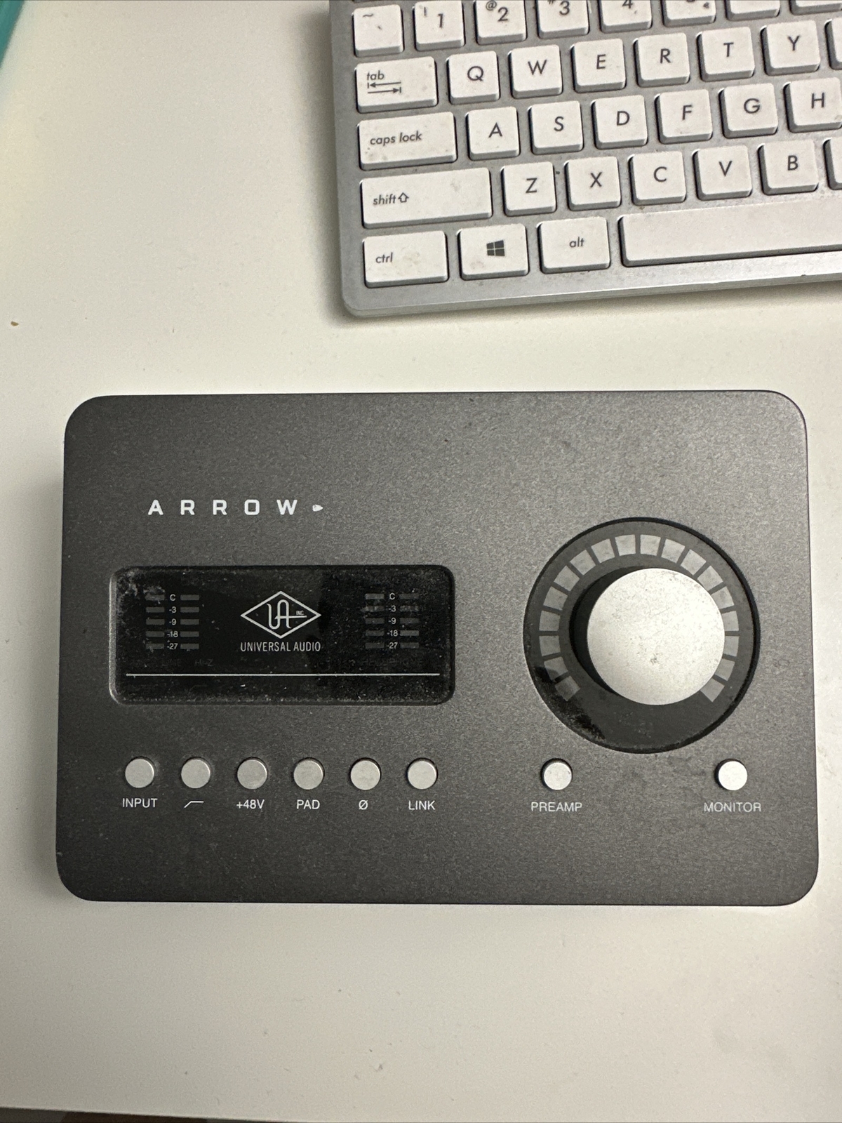 UNIVERSAL AUDIO ARROW THUNDERBOLT Wire Included