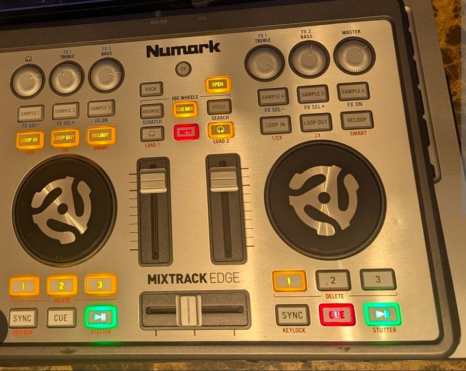 Numark Mixtrack edge DJ Controller