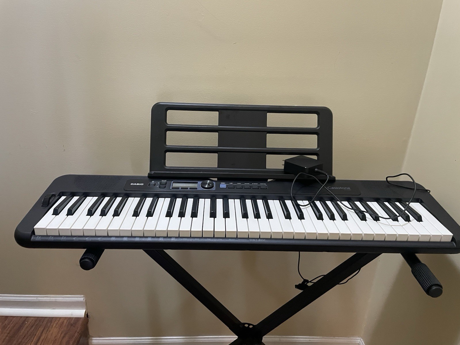 Casio CT-S300 Casiotone 61-Key Keyboard w/ Stand & AC Adapter Tested Works