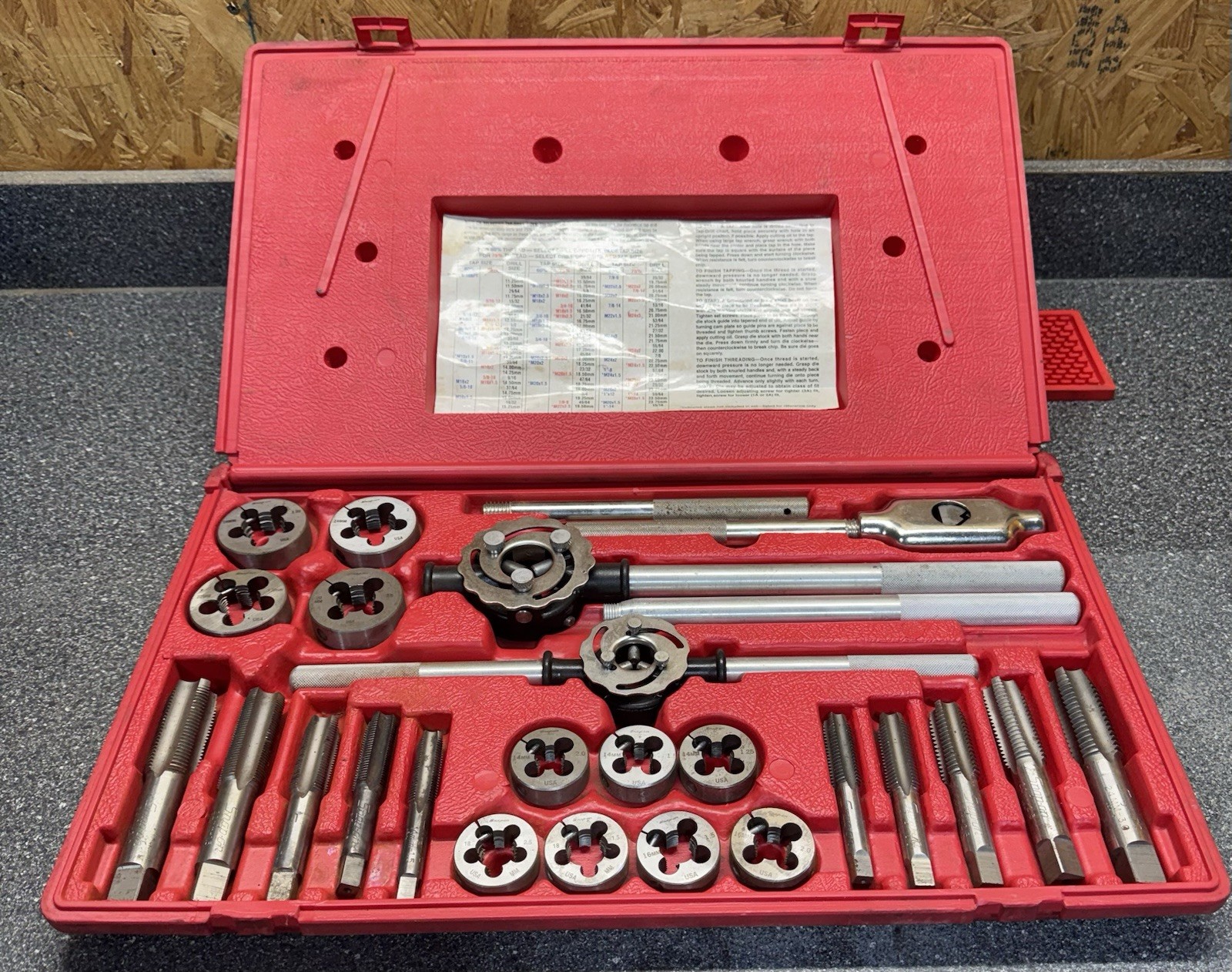 Snap-on Tools 25 Piece Large Sizes Metric Tap and Die Set  14-24MM (TDM99117A)