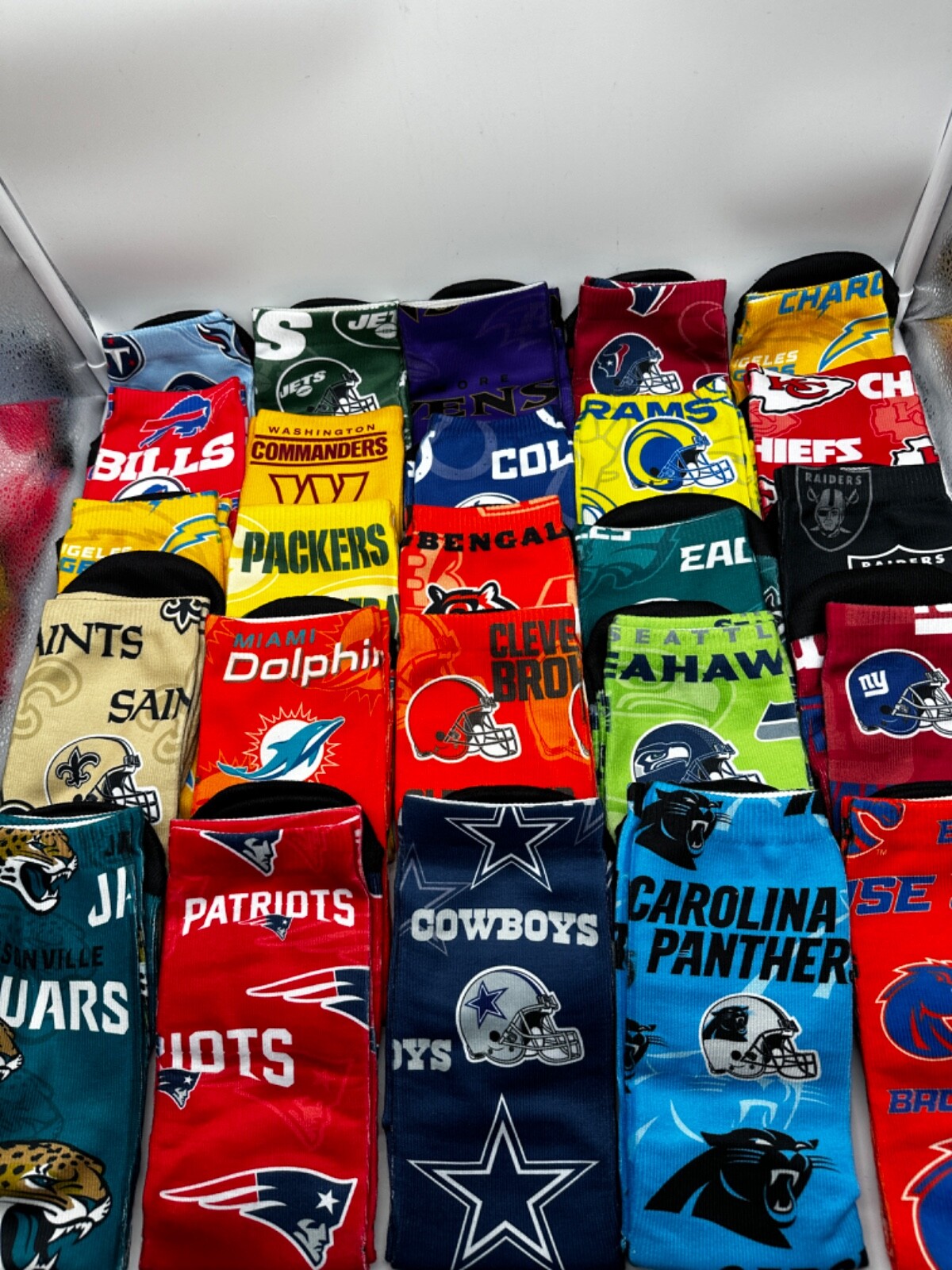 NEW ONE PAIR MENS "FOR BARE FEET"  CREW SOCKS AMERICAN FOOTBALL TEAMS 10-13