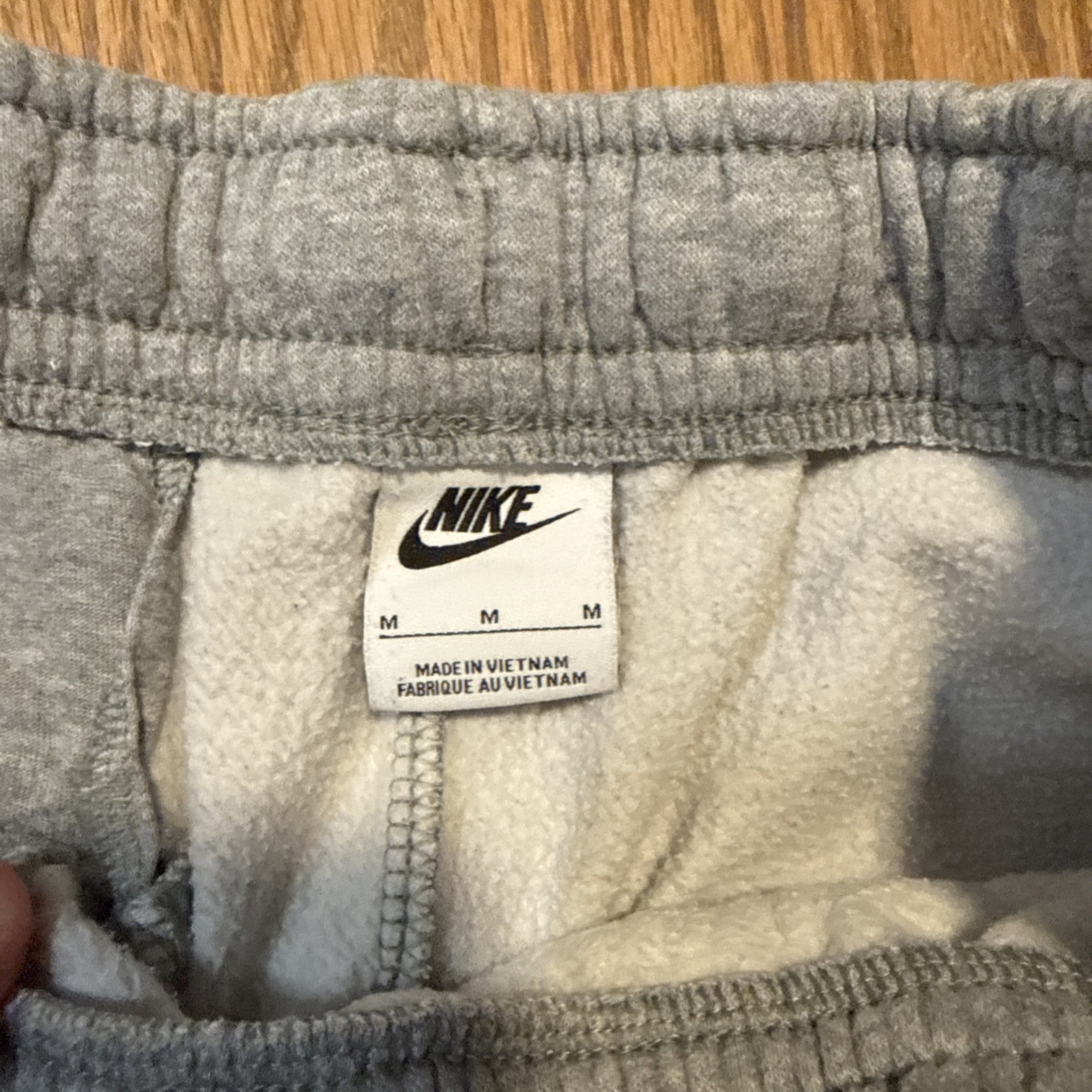 Nike Fleece Joggers Mens Medium Heather Gray Sweatpants Cozy Drawstring Casual