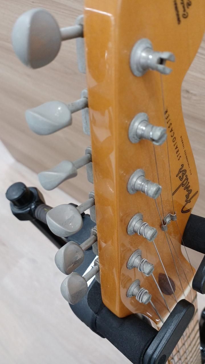 FENDER JAPAN Electric Guitar Stratocaster Used