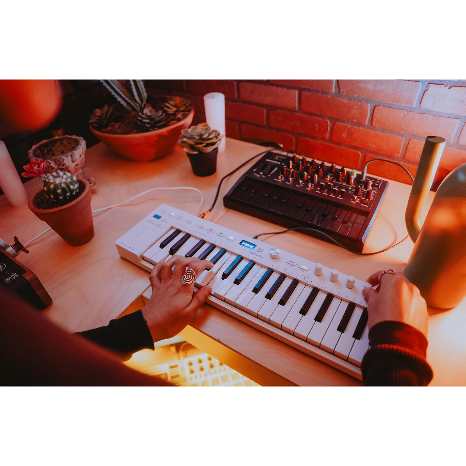 Arturia KeyStep 37 mk2 Compact 37 Key Keyboard Controller & Sequencer