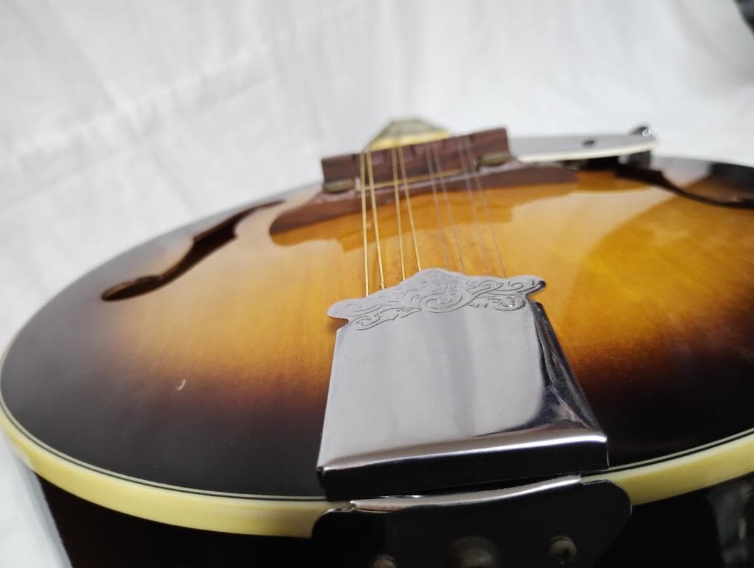Mavis flat mandolin type A