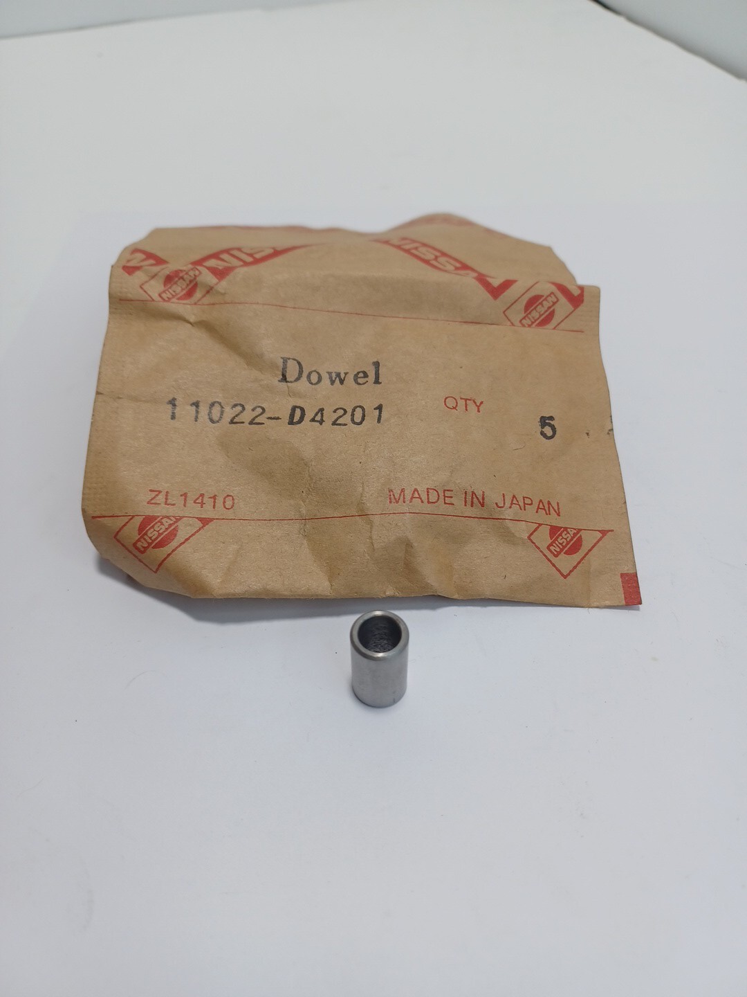 Genuine NISSAN Dowel 11022-D4201