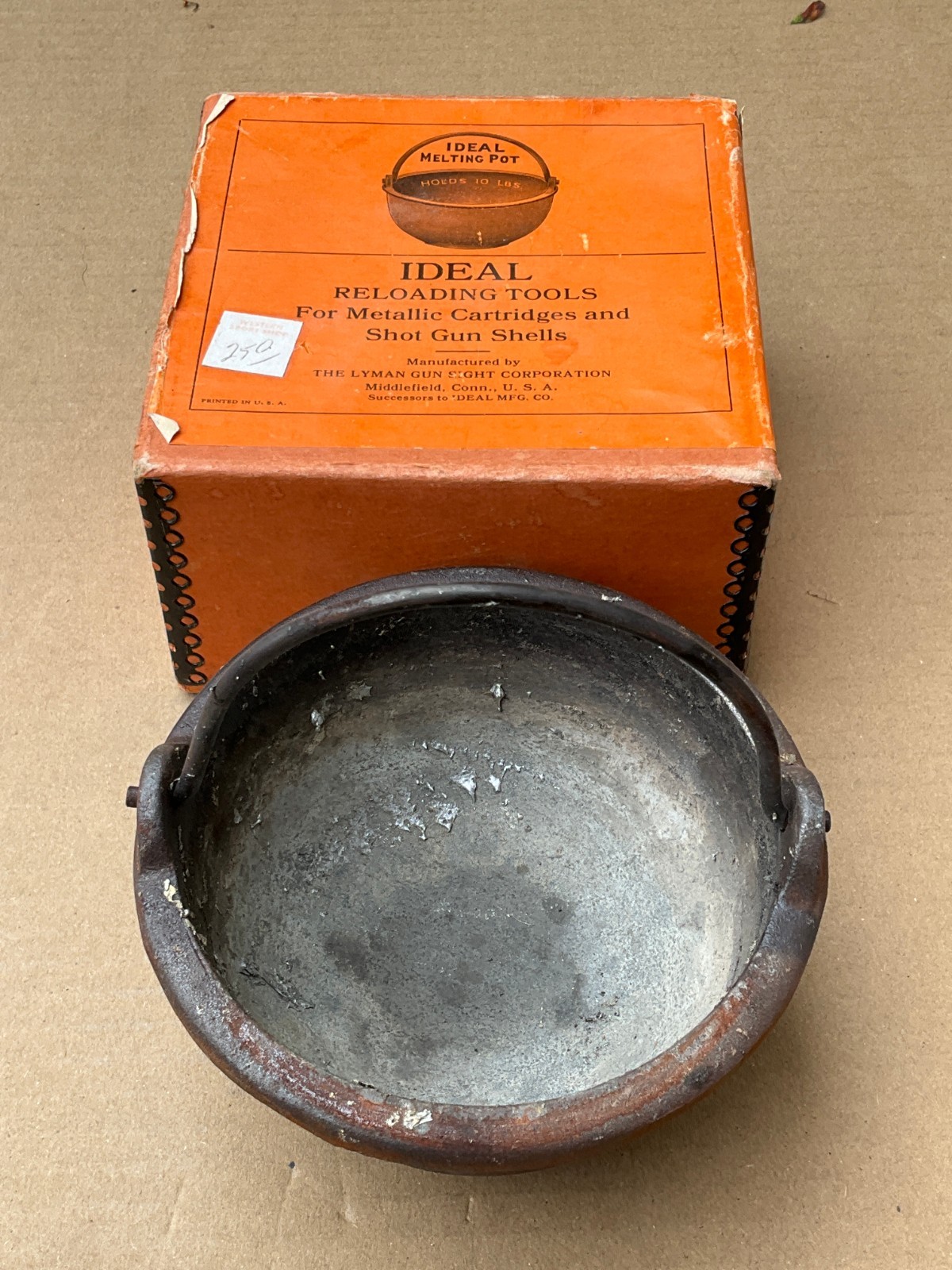 LYMAN Gun Sight Co. Ideal Cast Iron Melting Pot with Box Reloading