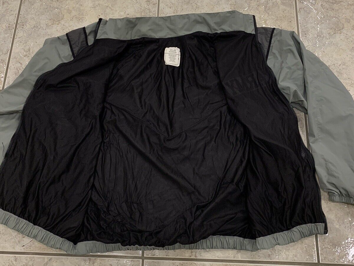 Men's Large Long USGI U.S. Army IPFU Gray Full Zip Windbreaker Jacket