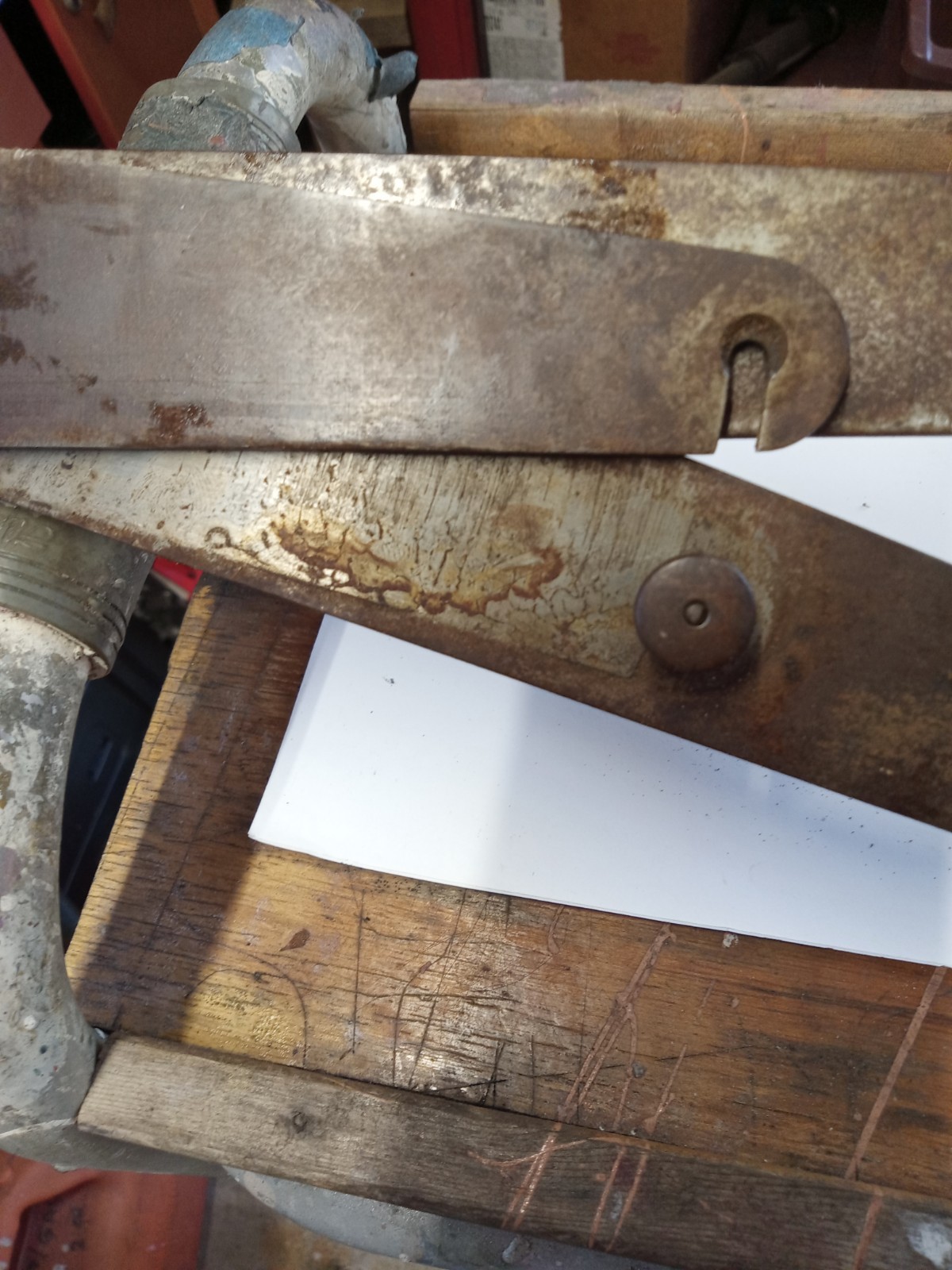 25" inside/outside caliper with a memory feature.