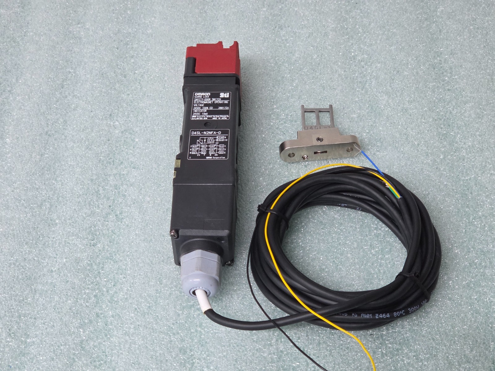 OMRON safety-door switch D4SL-N2NFA-D & D4SL-N