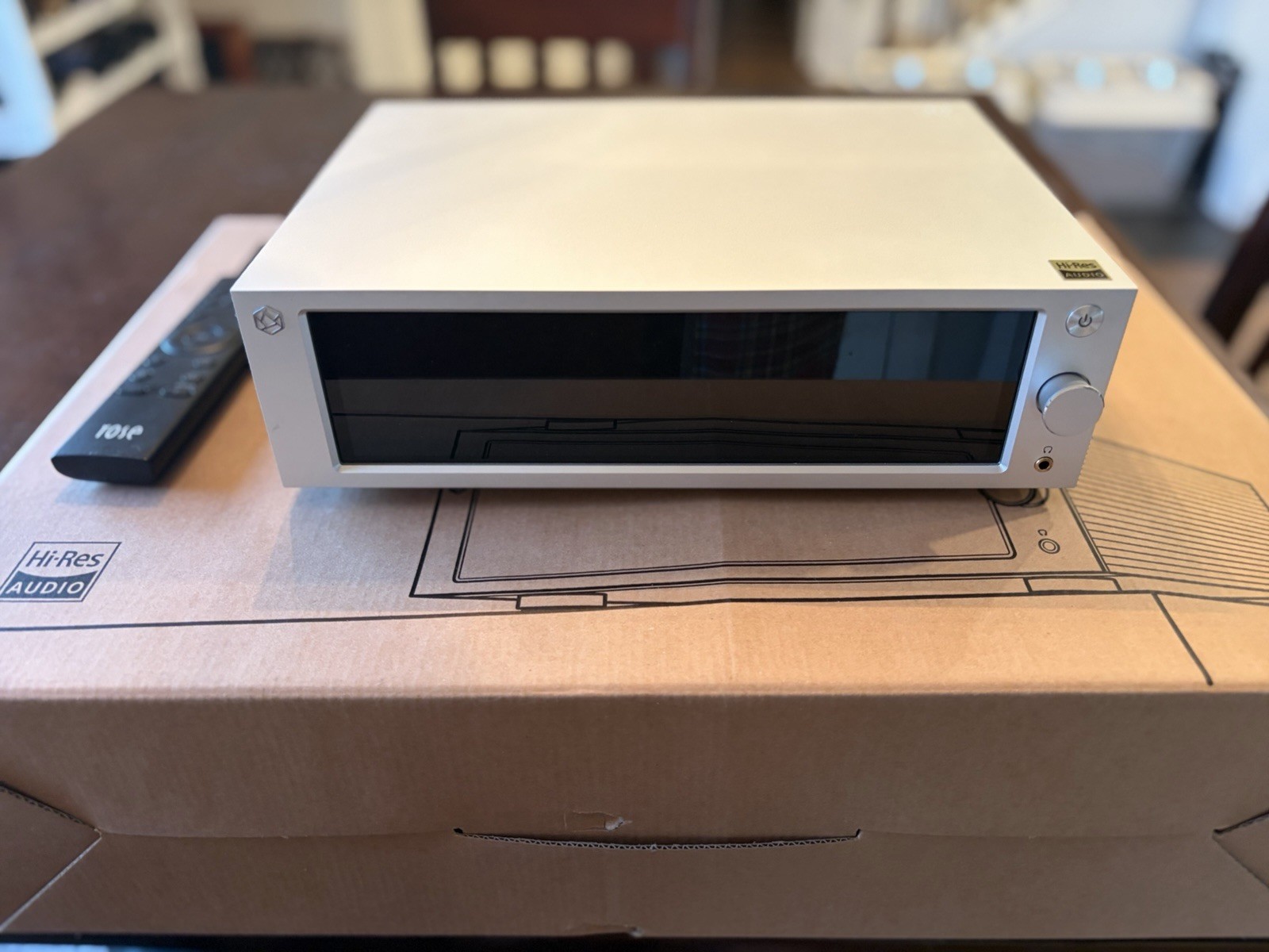 HiFi Rose RS250 Network Streamer / DAC / Preamplifier – Silver – Excellent