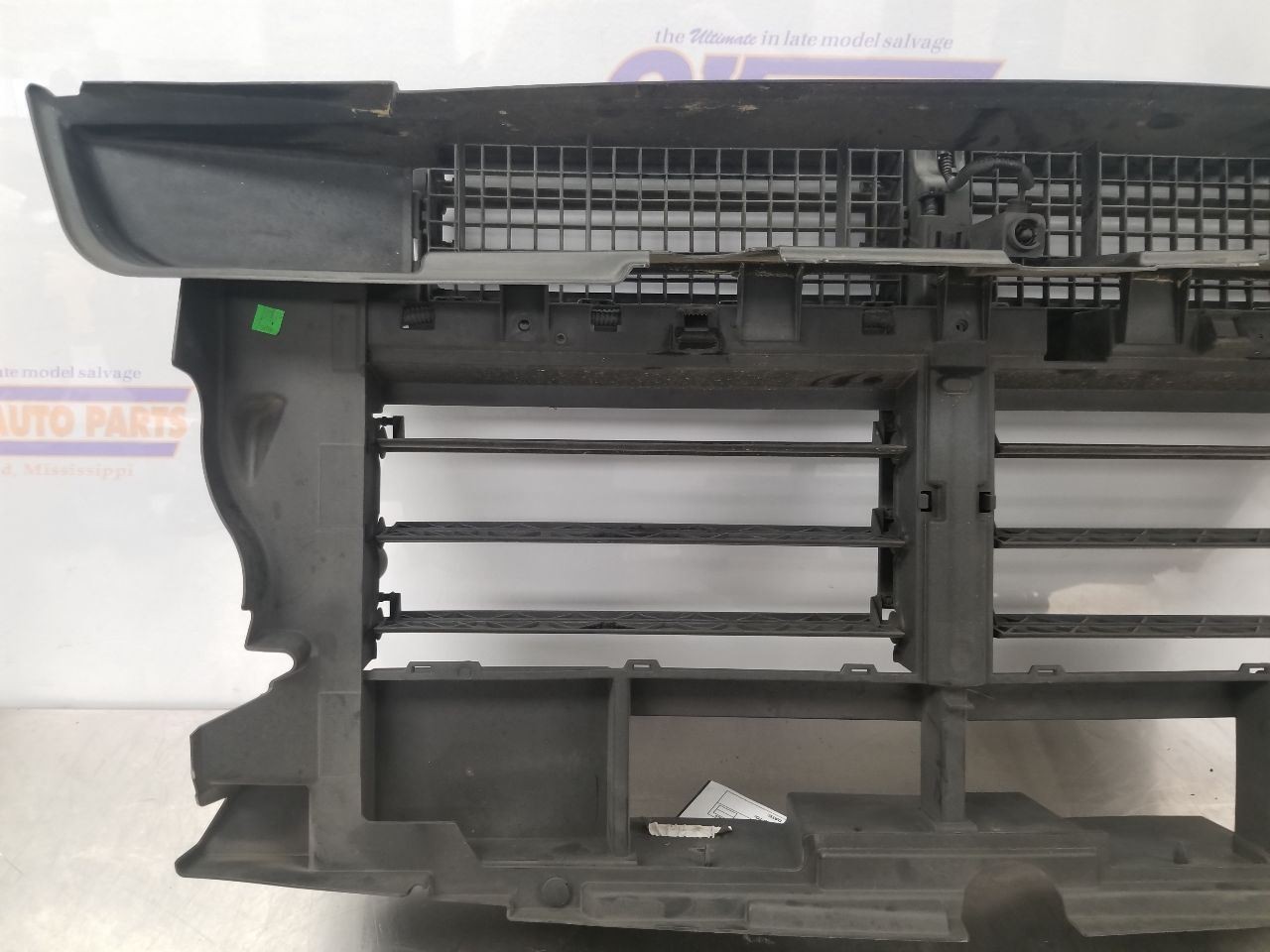 22 CHEVY COLORADO LT 2.5L AIR SHUTTER OEM