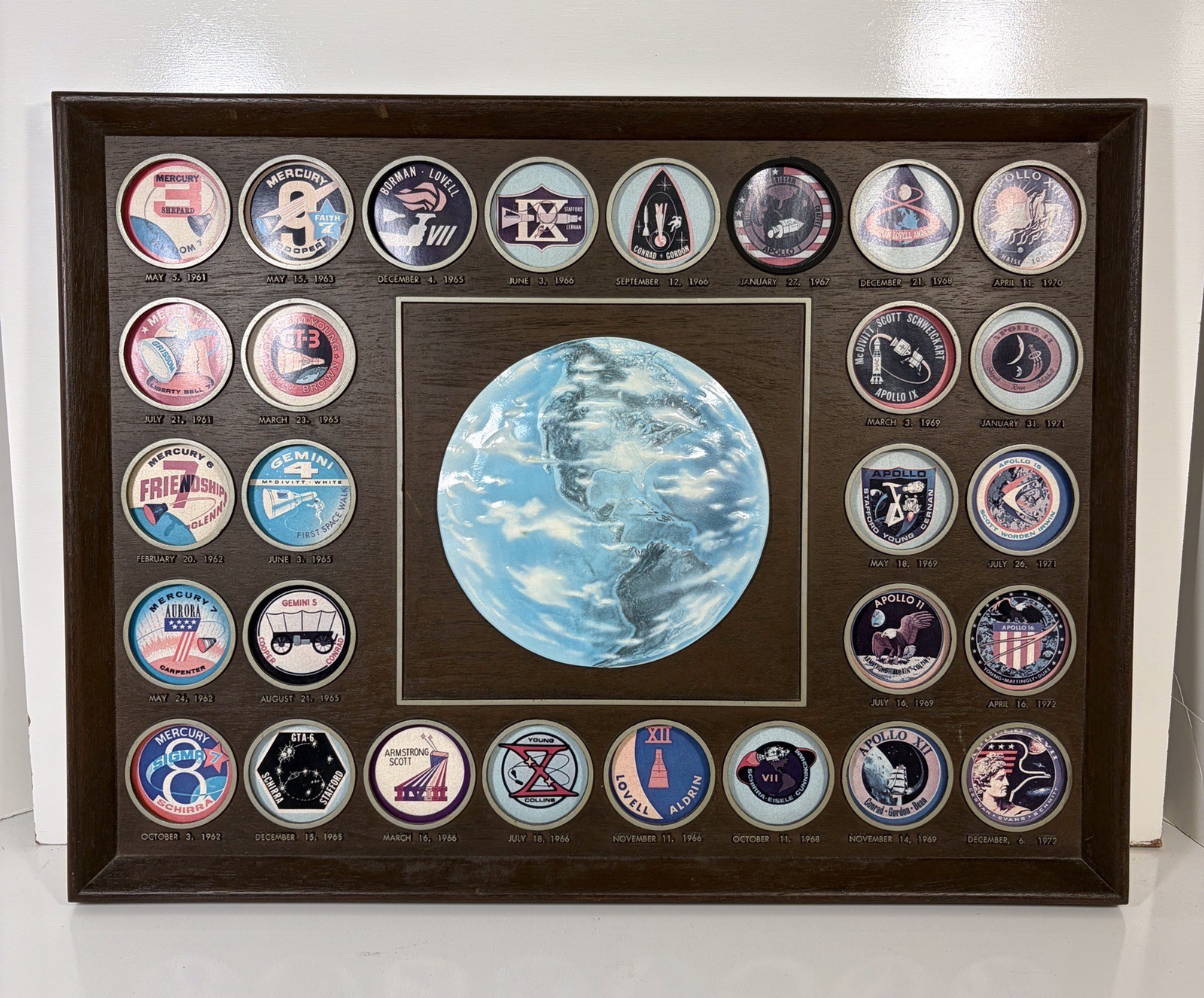NASA Commemorative 1961-1972 Space Flights Plaque: Apollo Mercury Gemini Patches