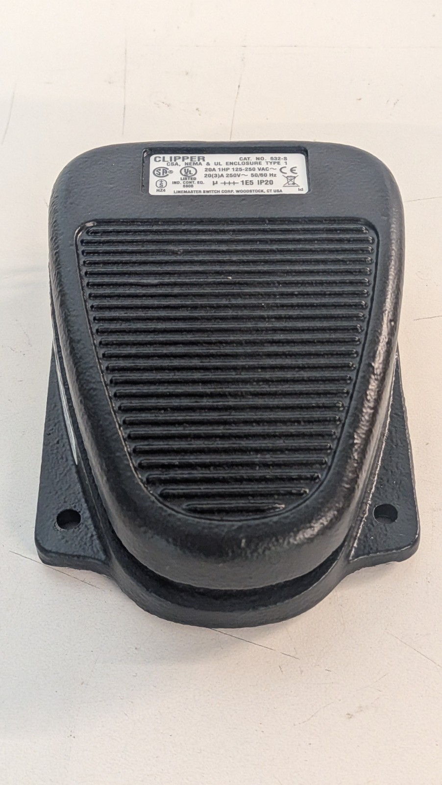 Linemaster switch corp Clipper 632-S Foot Switch 125-250 VAC 20 Amps 1 HP