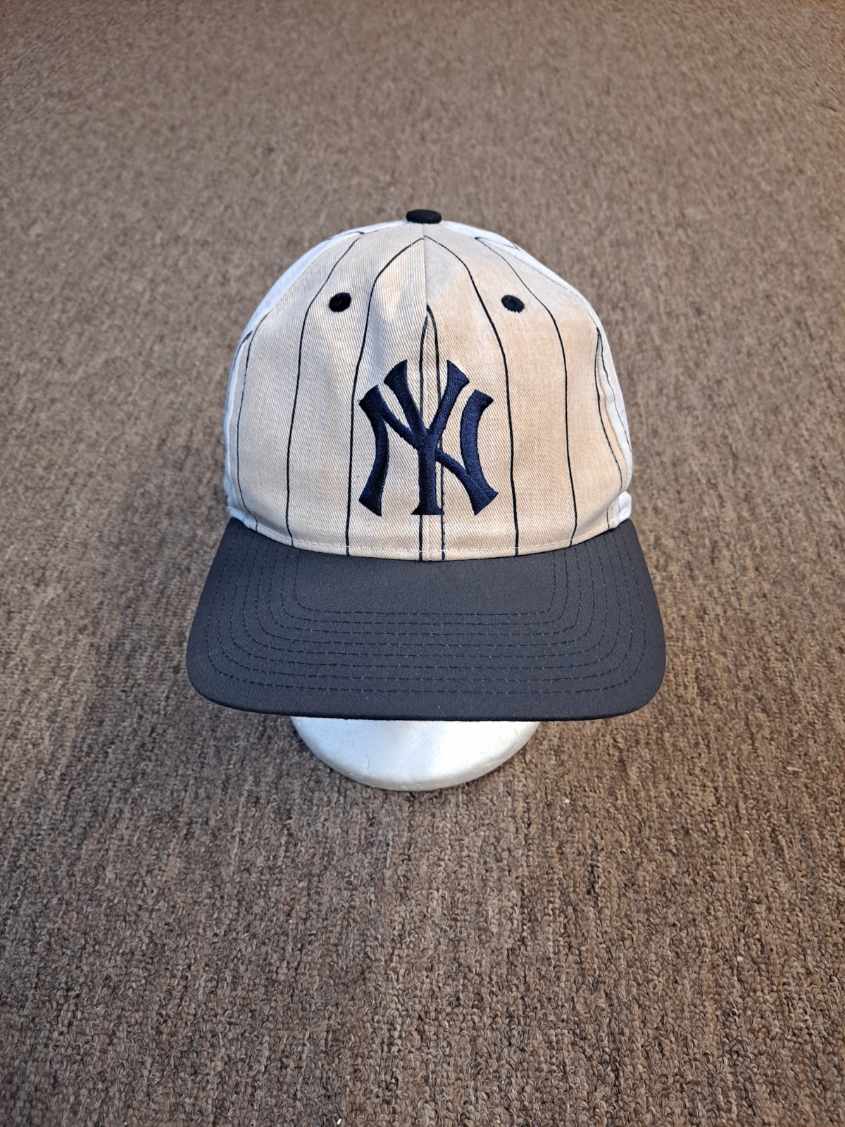 Rare Vtg 90s NY Yankees Hat Twins Enterprise Two-Tone Beige Pinstripe Snapback