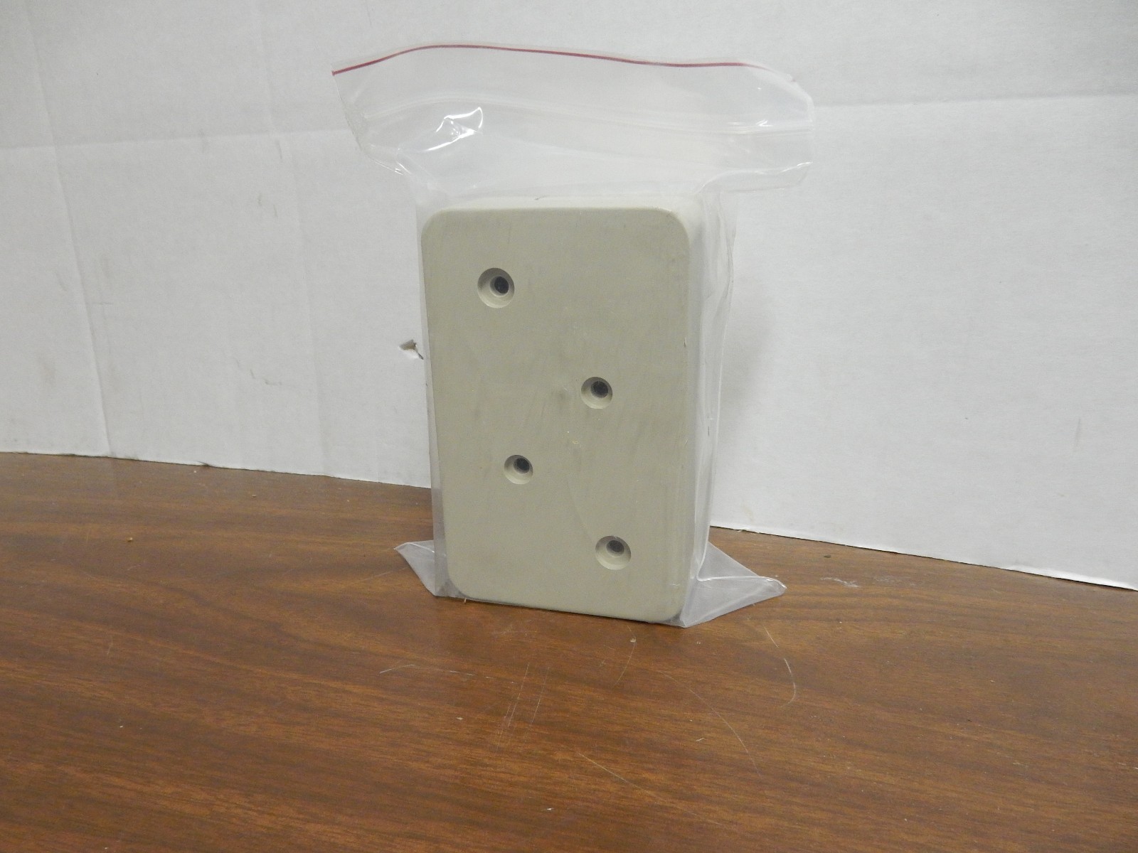 BLACK BOX MODEL 501724 TYPE 1 SURFACE-MOUNT BOX