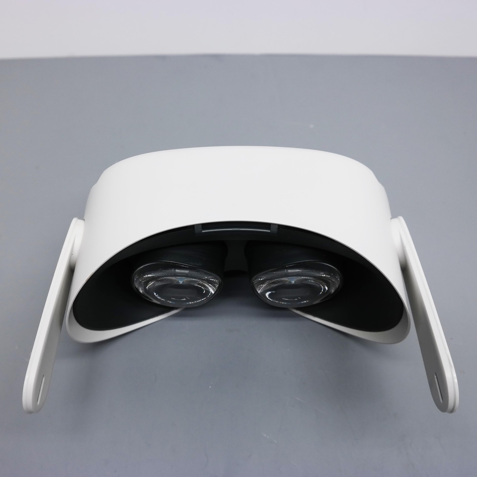 Meta Quest 2 128GB Advanced All-In-One VR Headset ISSUE