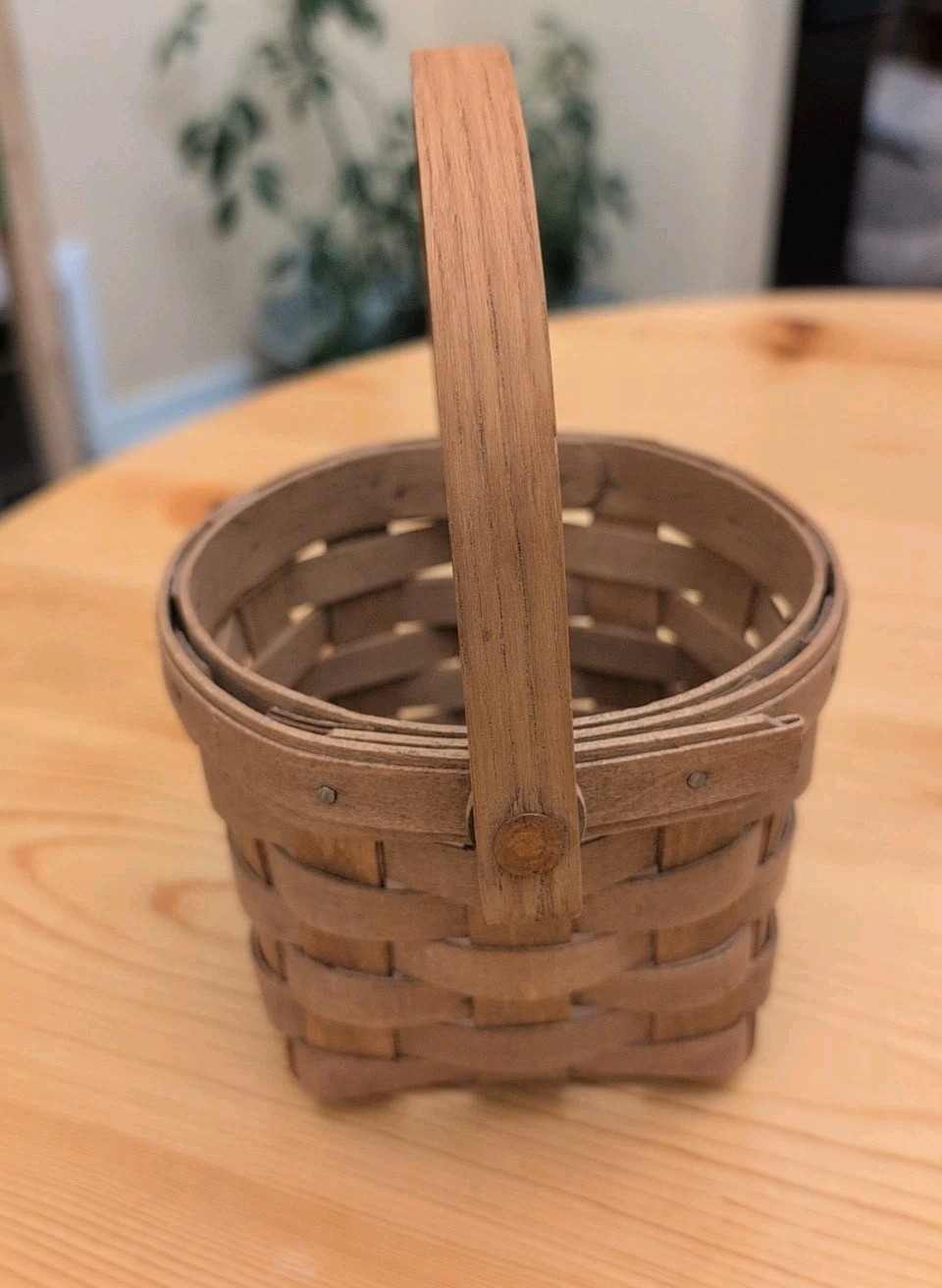 1988 Small Longaberger Fruit Basket with Swing Handle