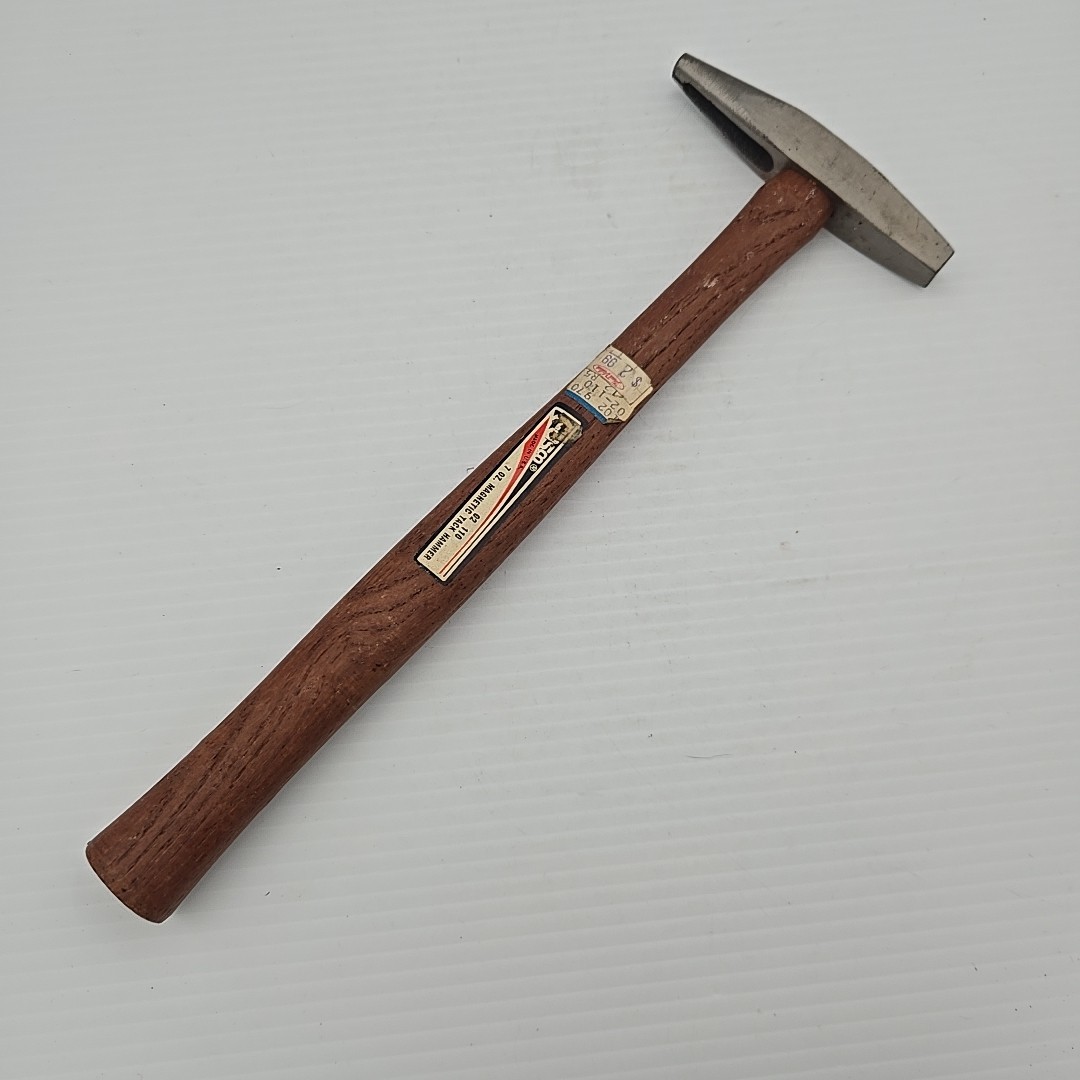 Vtg EASCO 7 oz. Magnetic Tack Hammer w/ Wood Handle - #02-110