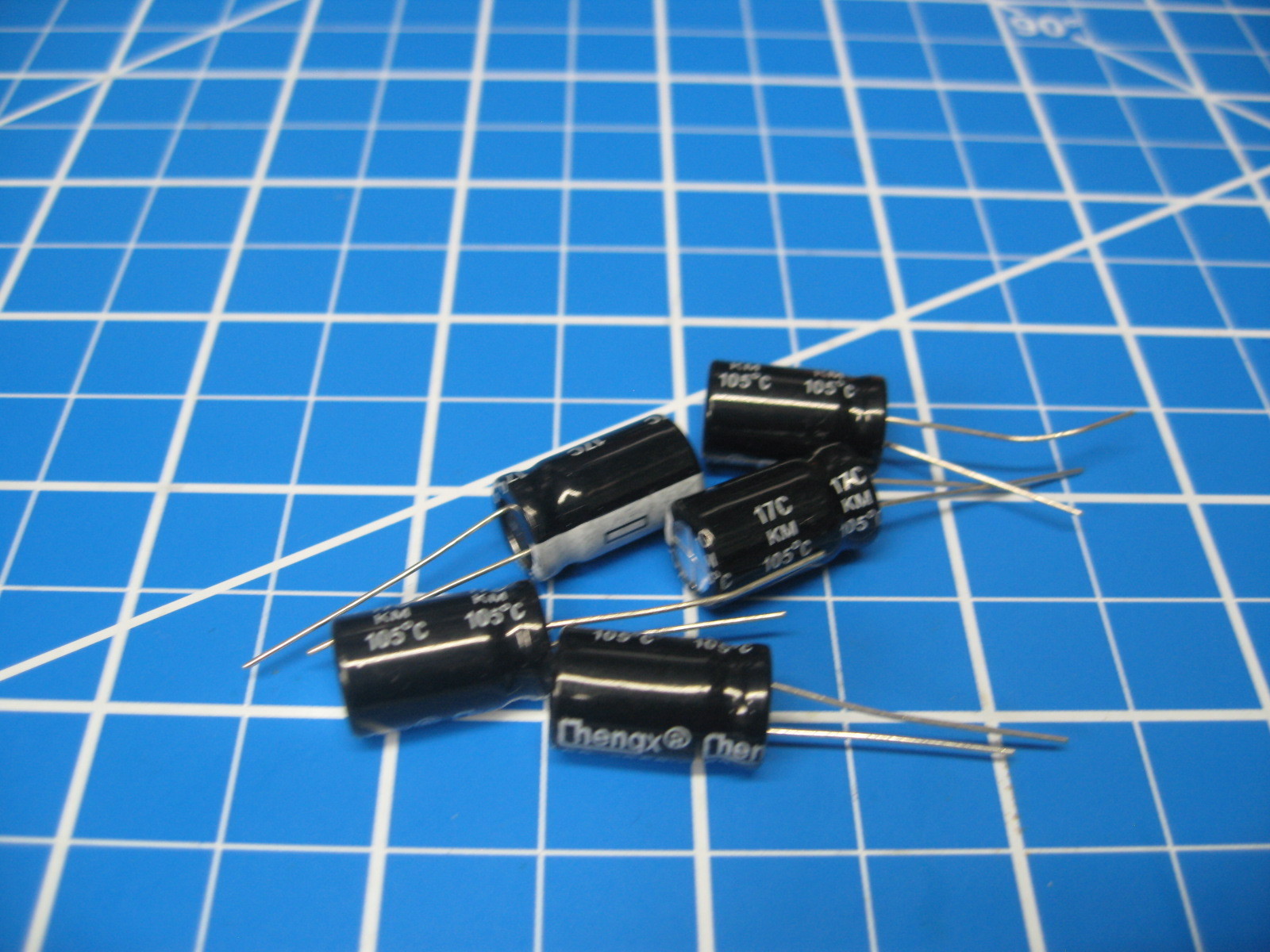 Radial Electrolytic Capacitors - 250v 22uF - Imported - 5 Pieces