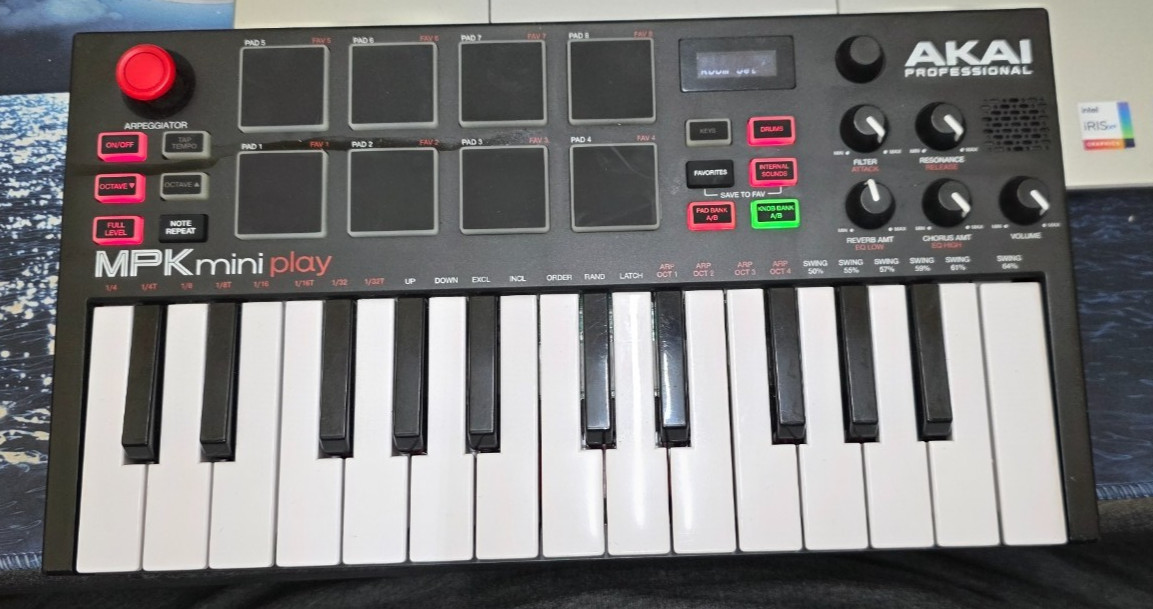 Akai MPK Mini 25 Key Electronic Keyboard - Black/Red/White - Good condition